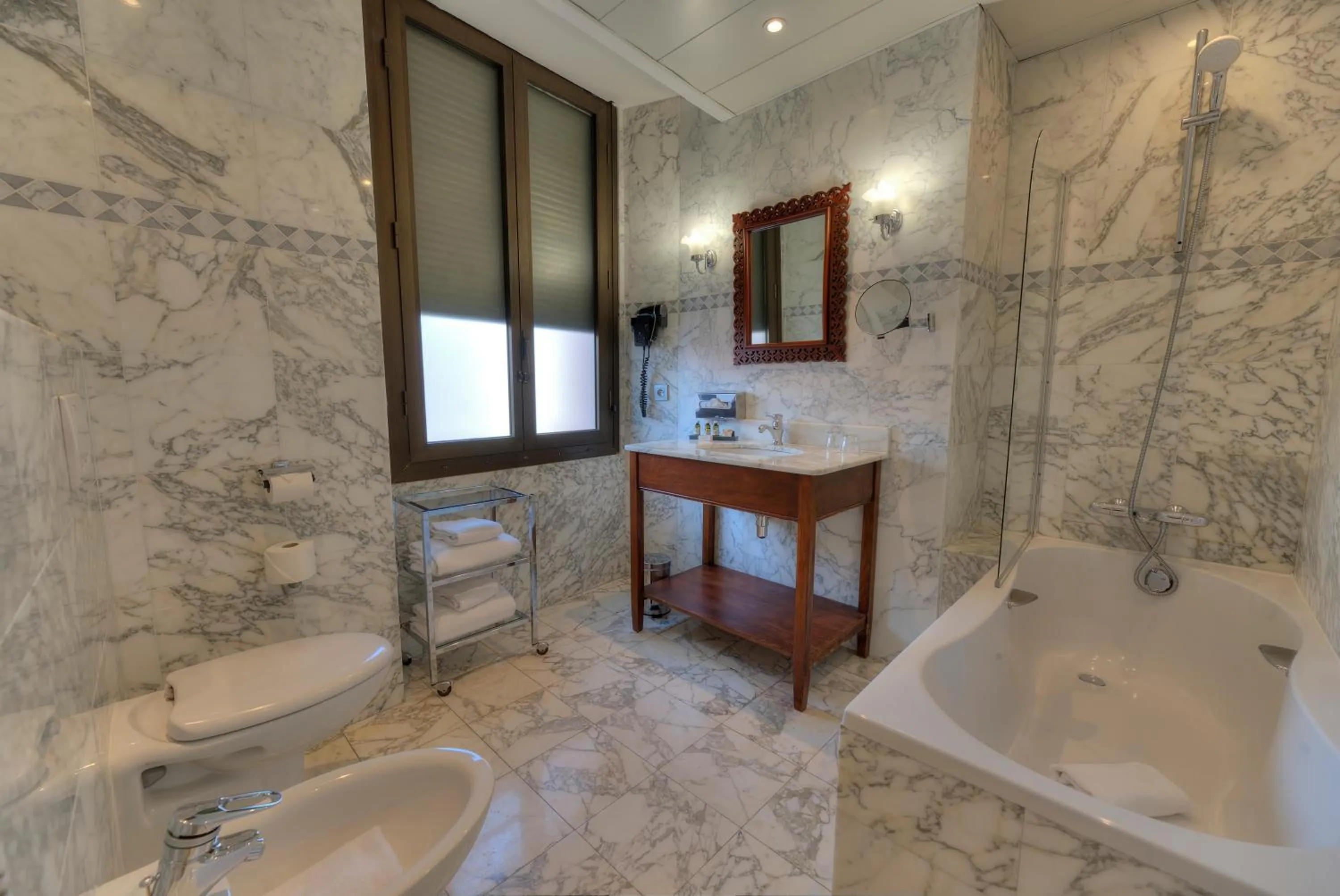 Hot Tub in Westminster Hotel & Spa Nice