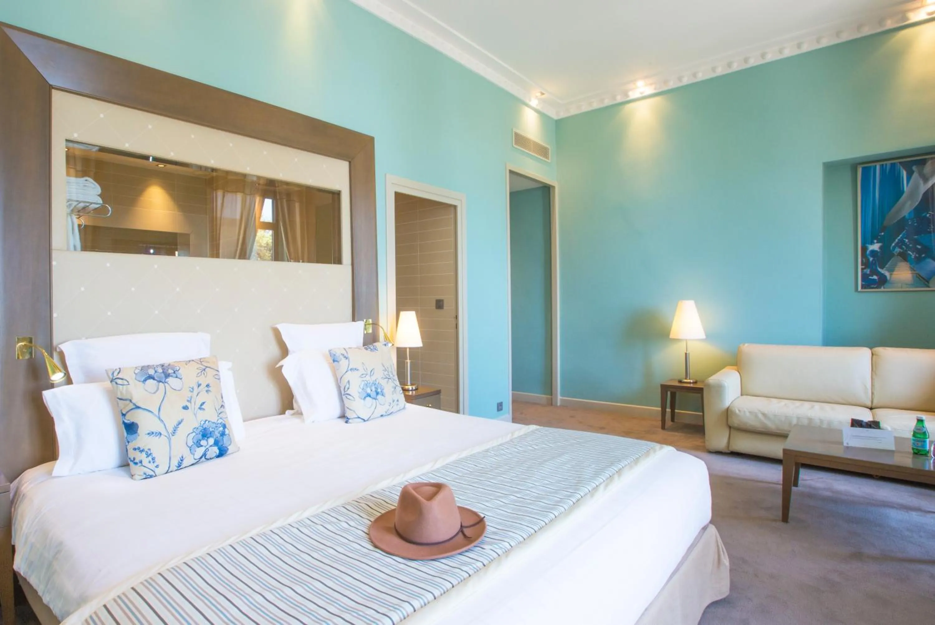 Property building, Bed in Westminster Hotel & Spa Nice