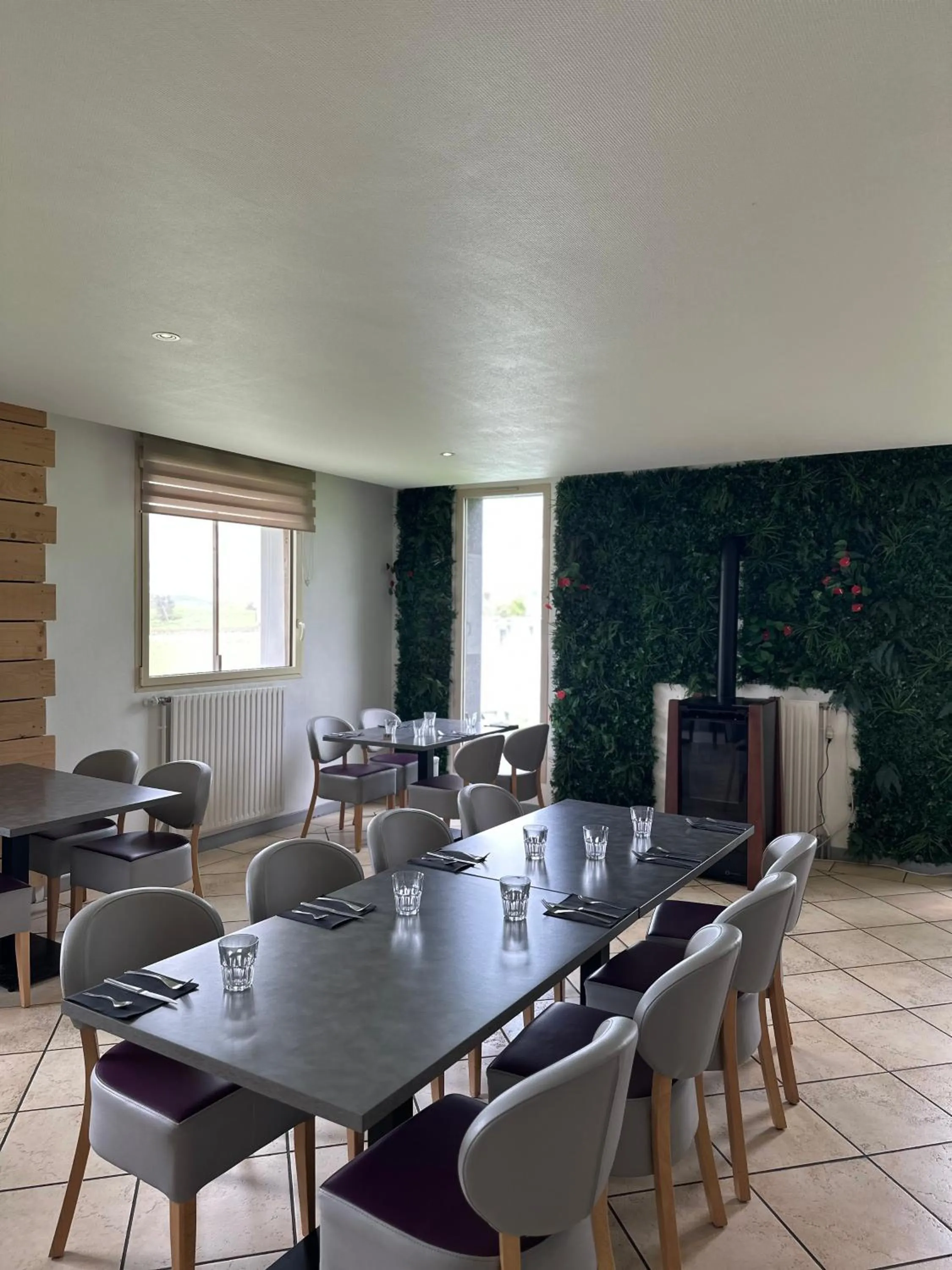 Restaurant/places to eat in Logis Hôtel Volcan Sancy