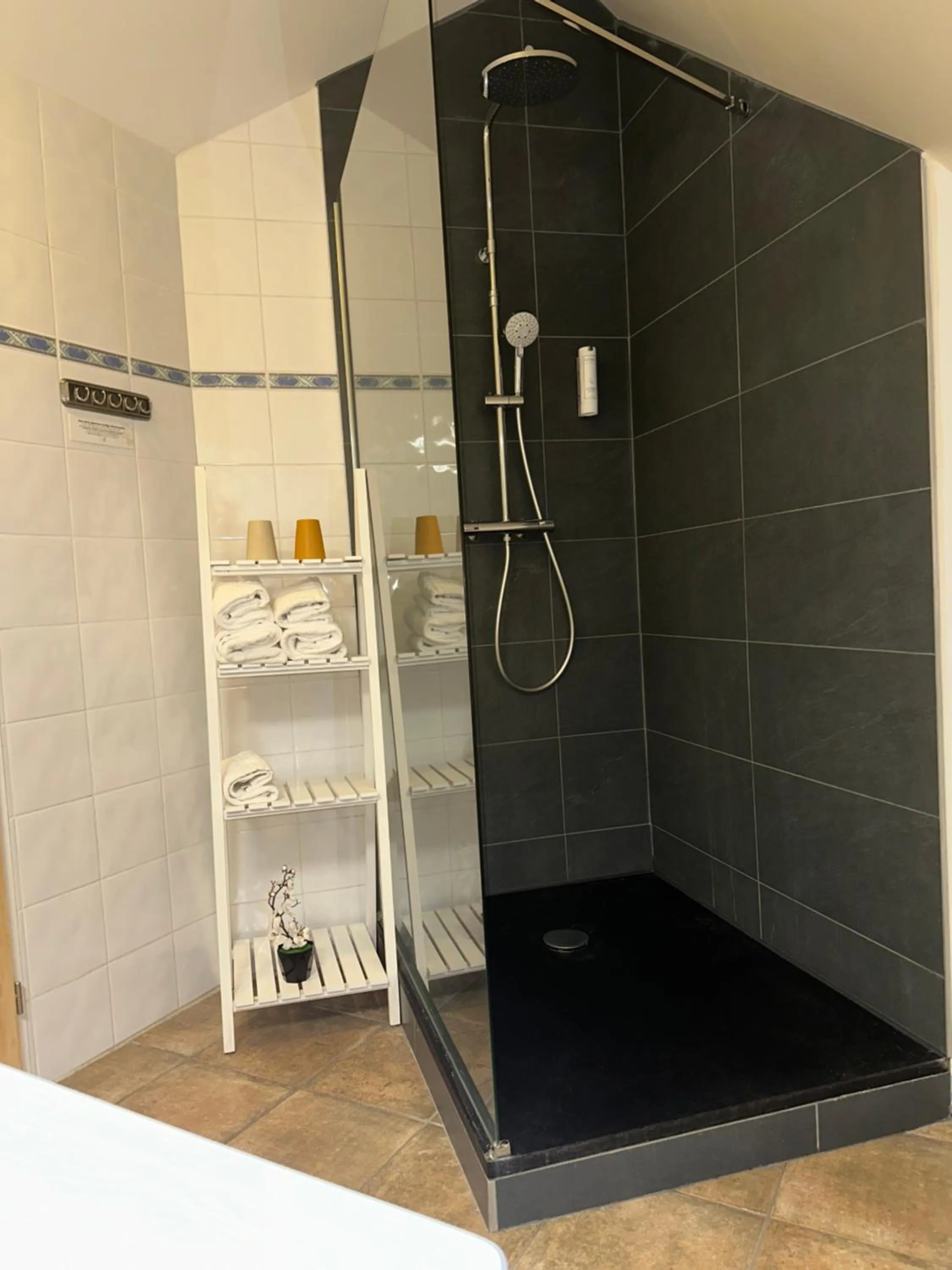 Bathroom in Logis Hôtel Volcan Sancy