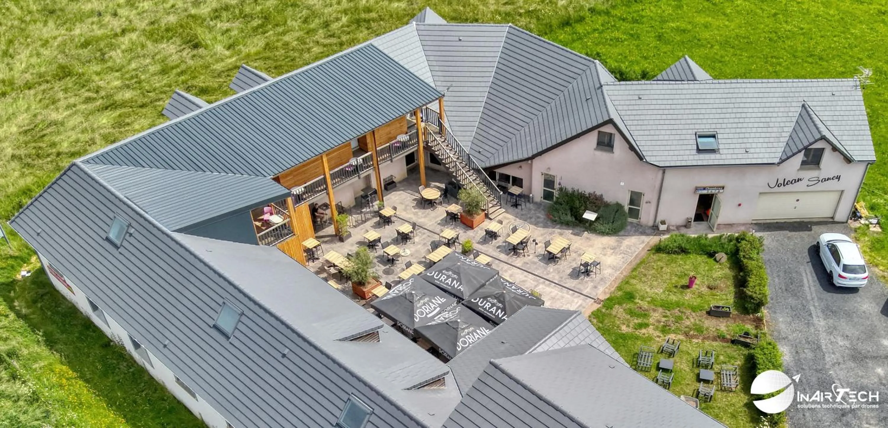 Property building in Logis Hôtel Volcan Sancy