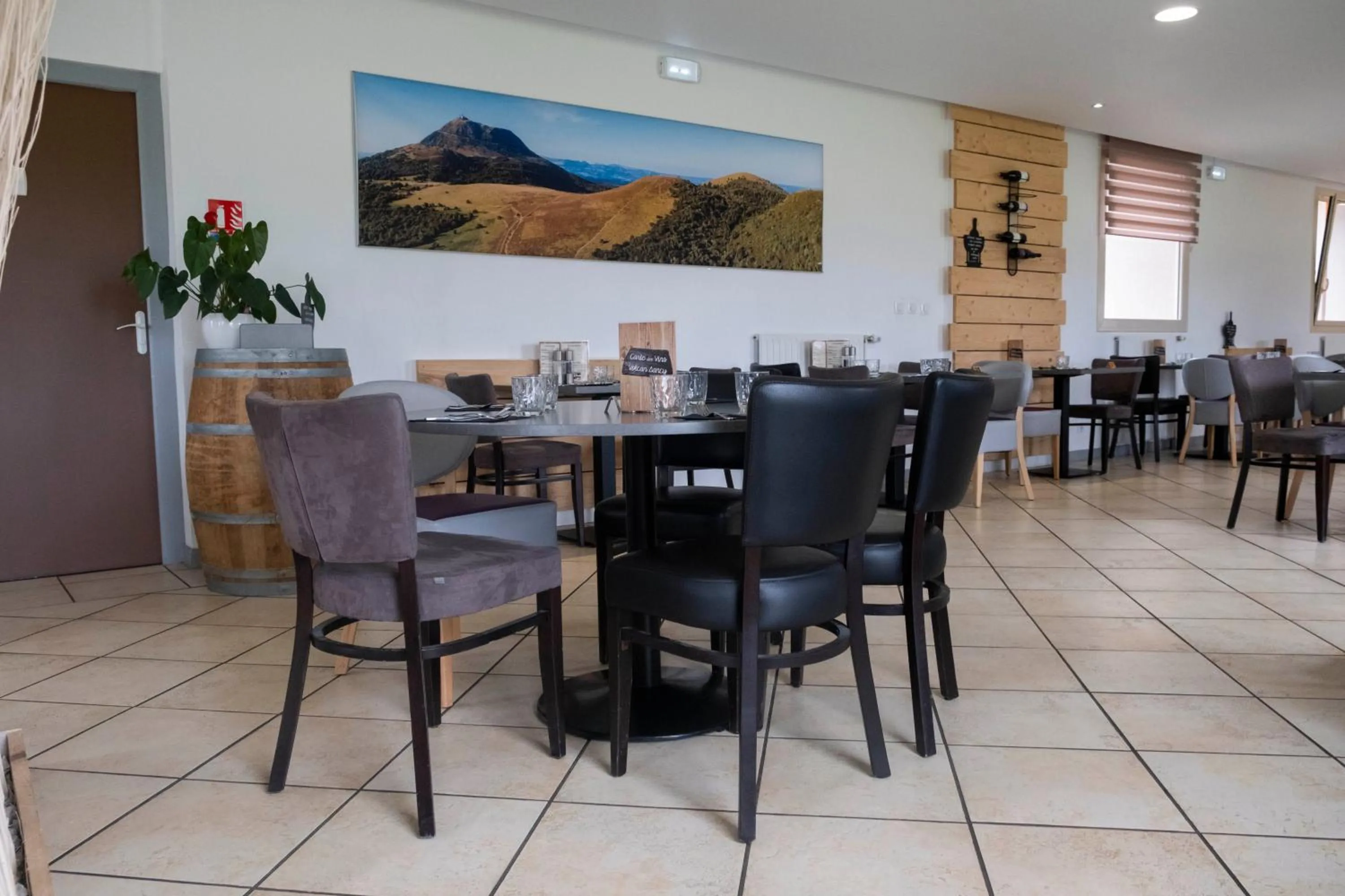 Restaurant/places to eat in Logis Hôtel Volcan Sancy