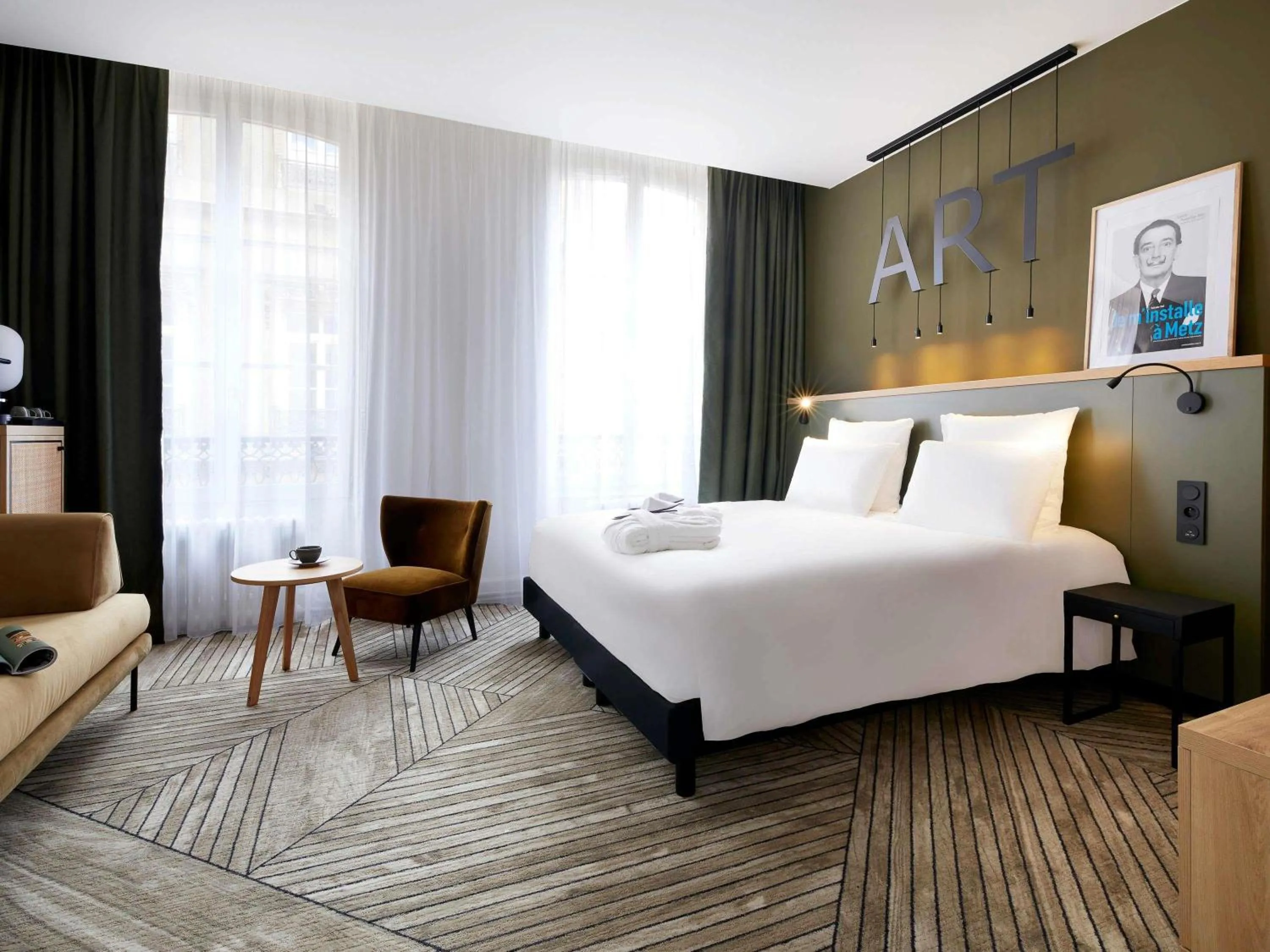 Bedroom, Bed in Mercure Grand Hôtel Metz Centre Cathédrale