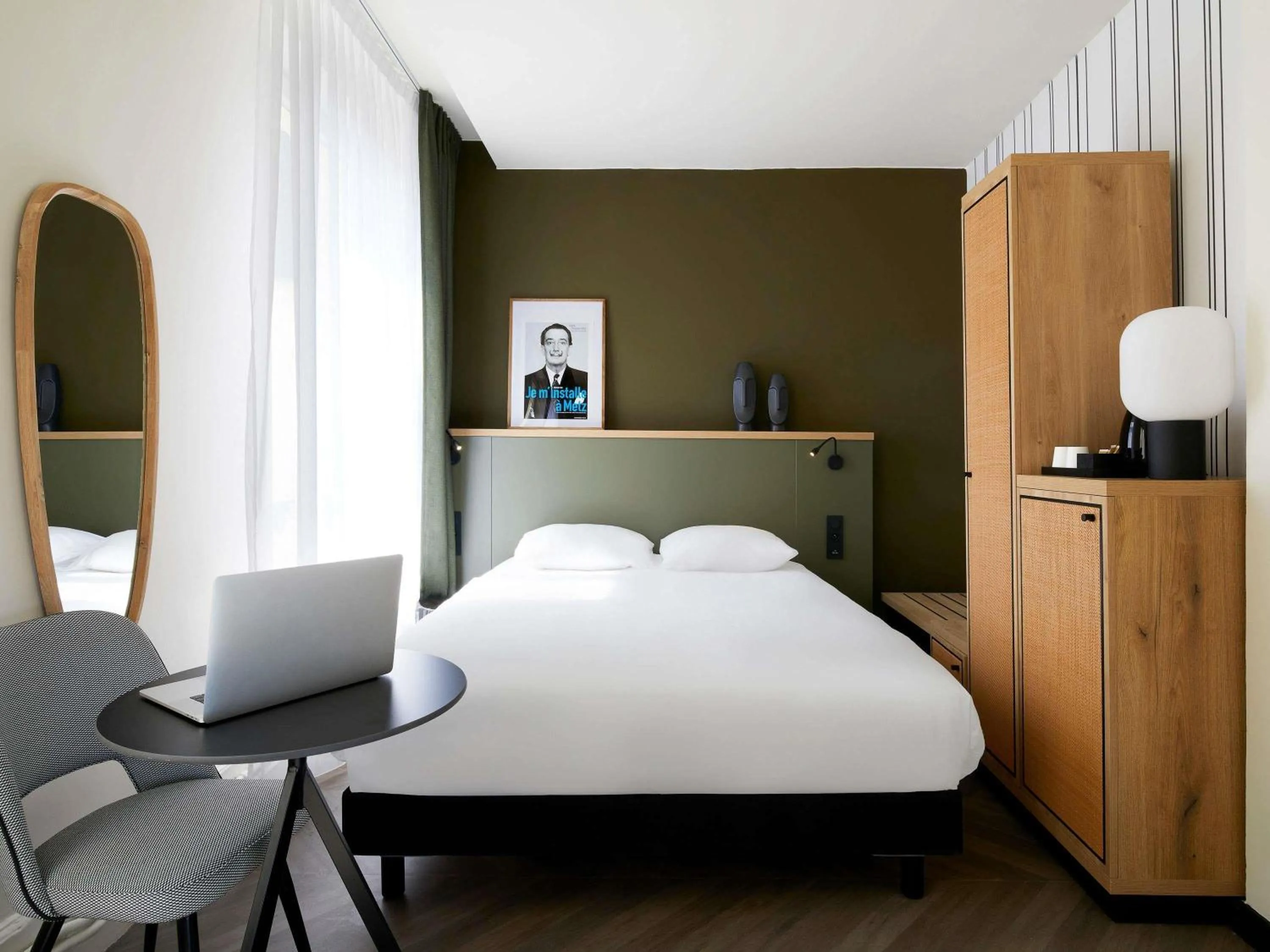 Bedroom, Bed in Mercure Grand Hôtel Metz Centre Cathédrale