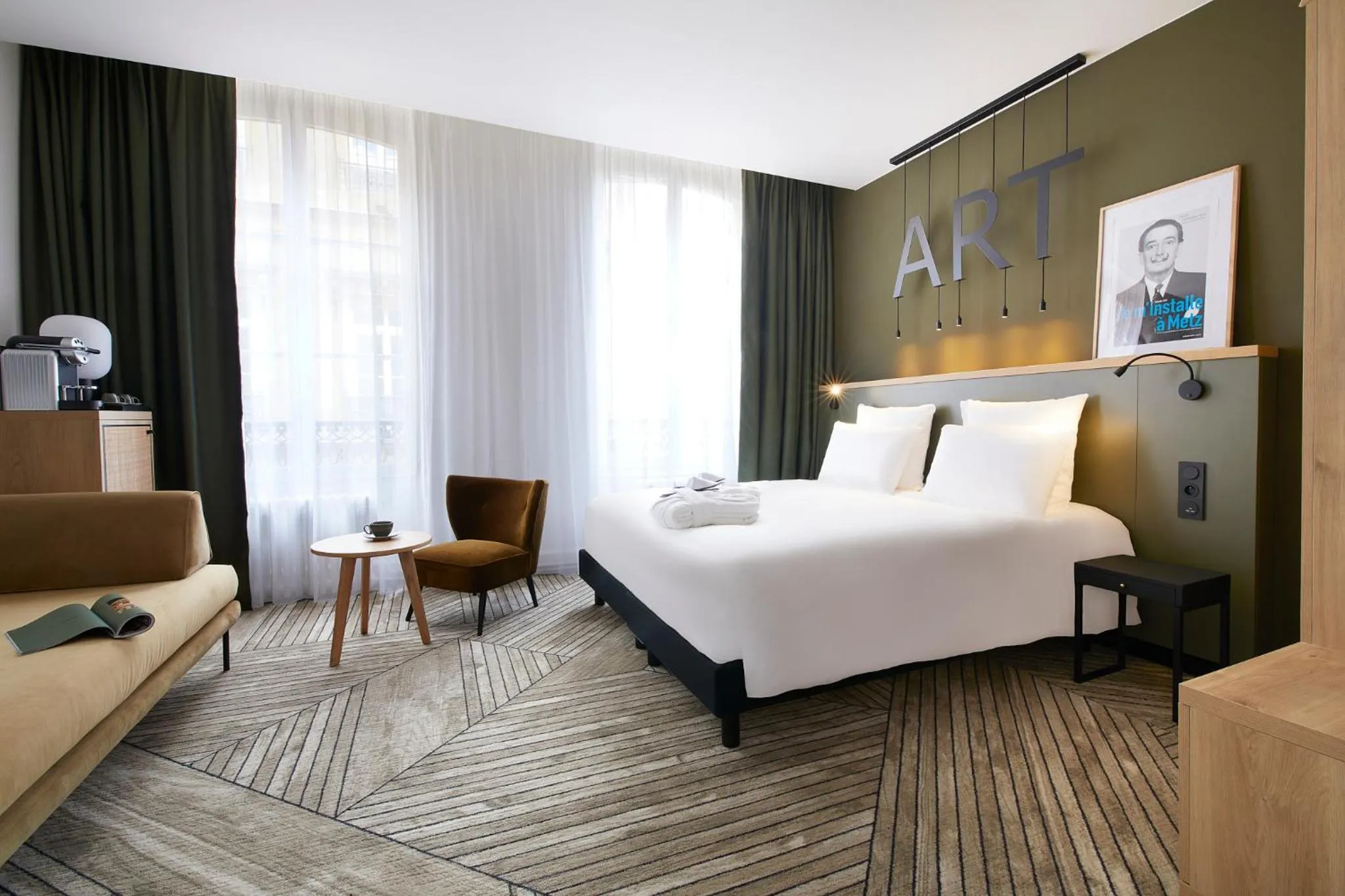 Bed in Mercure Grand Hôtel Metz Centre Cathédrale