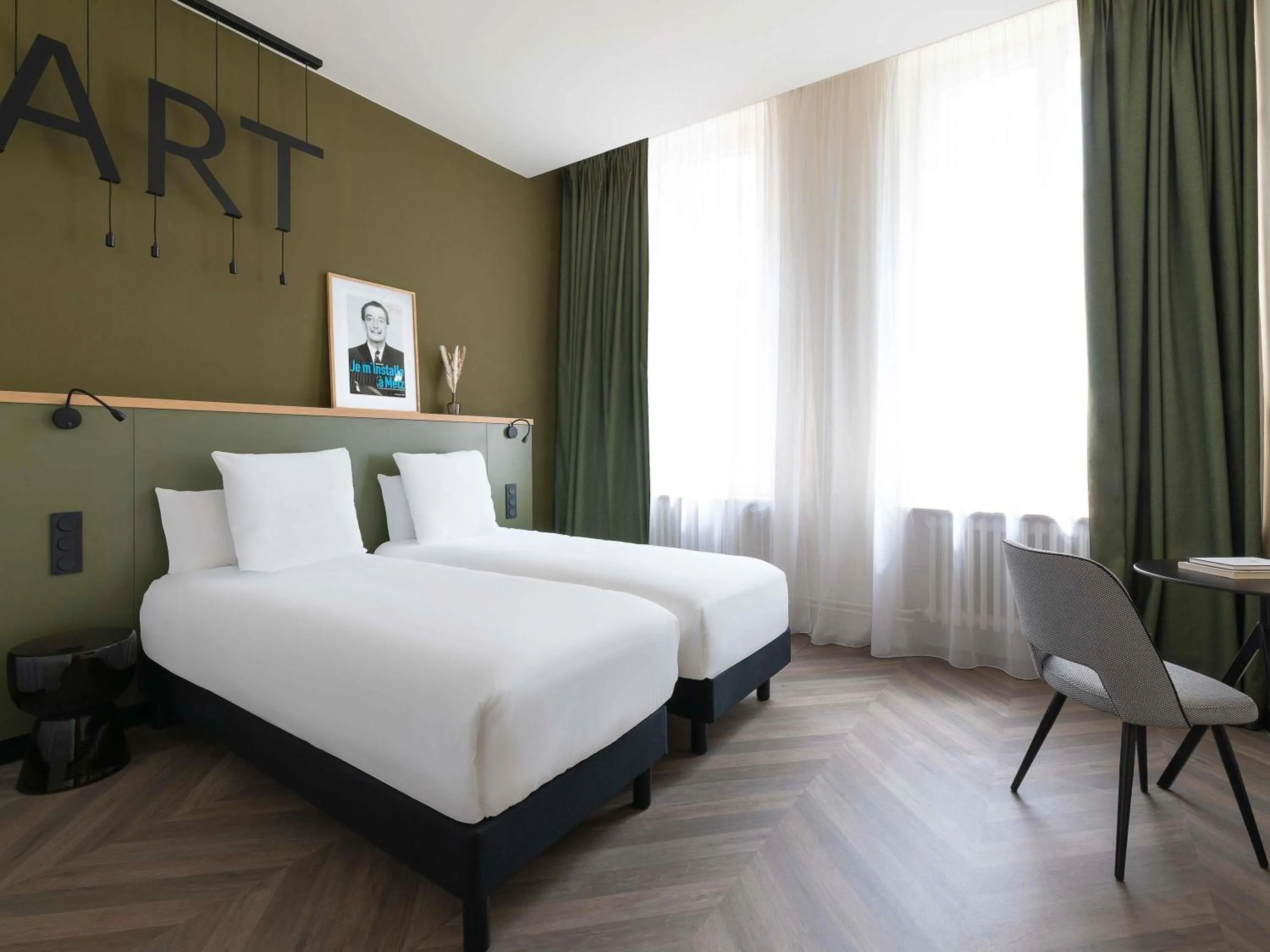 Bedroom, Bed in Mercure Grand Hôtel Metz Centre Cathédrale