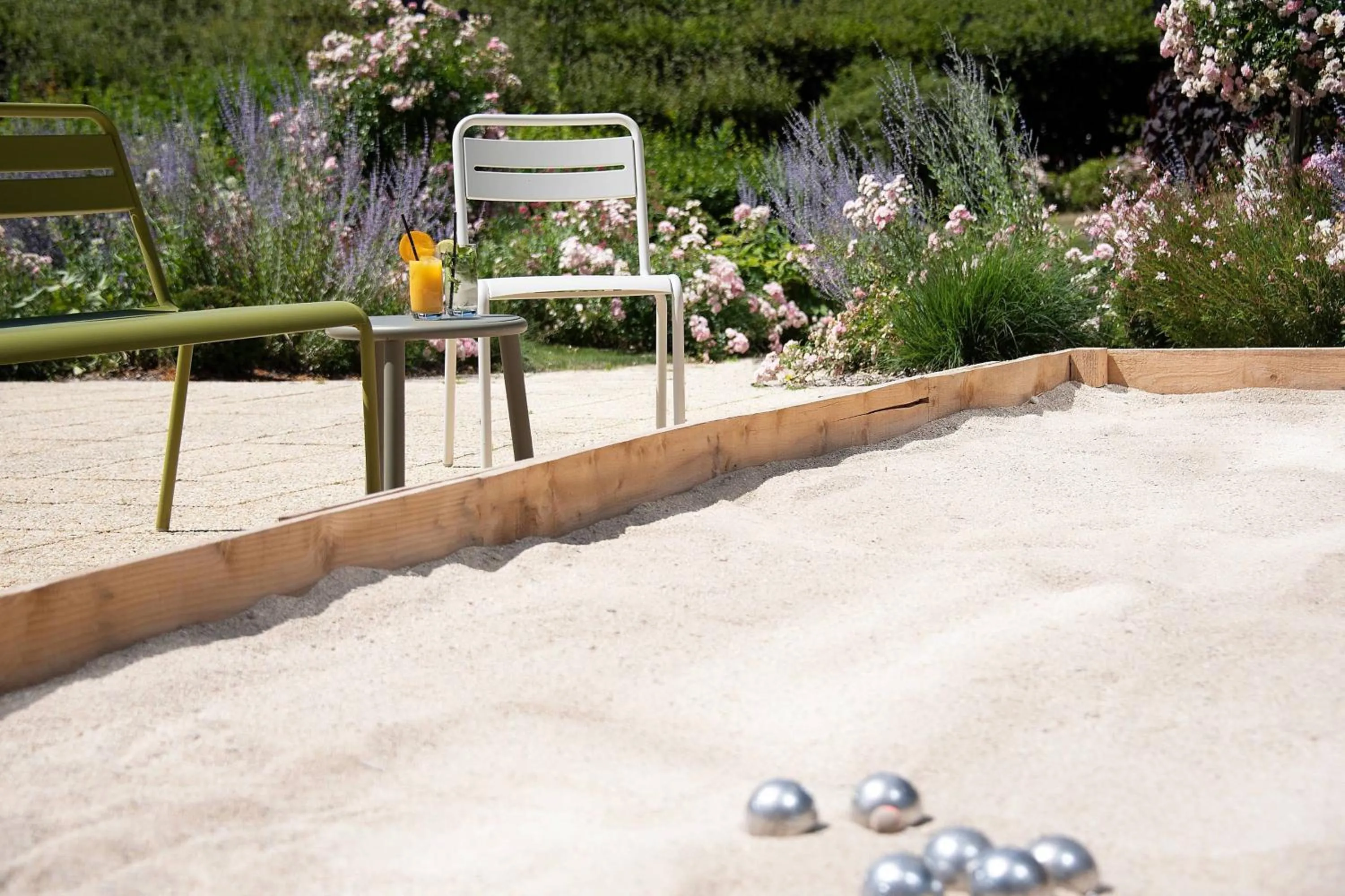 Garden in The Jangle Hotel - Paris - Charles de Gaulle - Airport