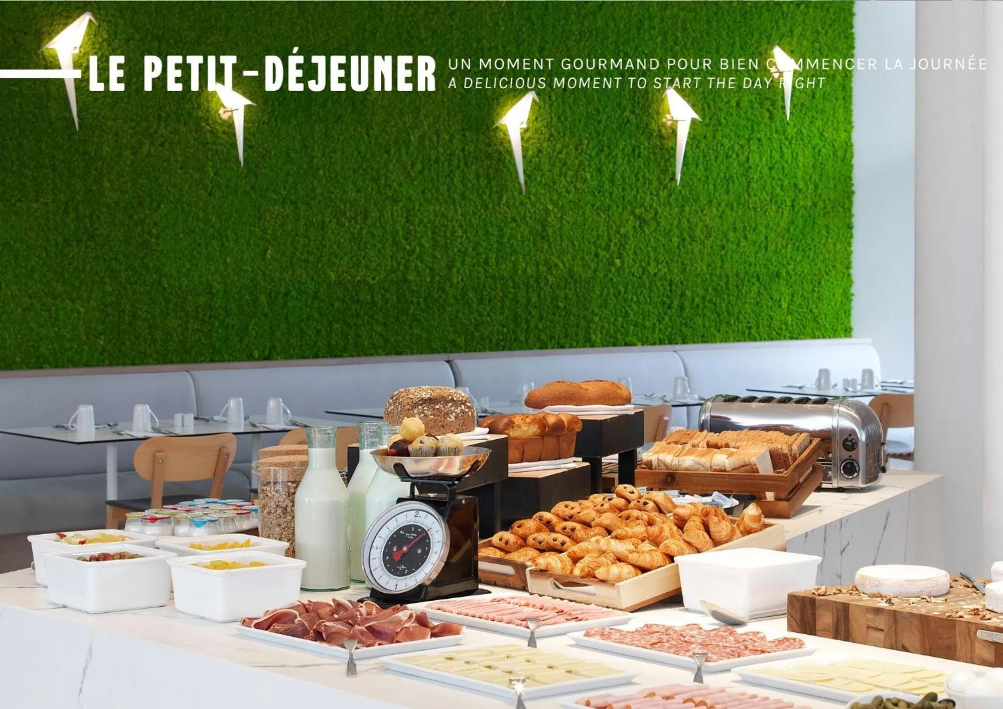 Food and drinks in The Jangle Hotel - Paris - Charles de Gaulle - Airport