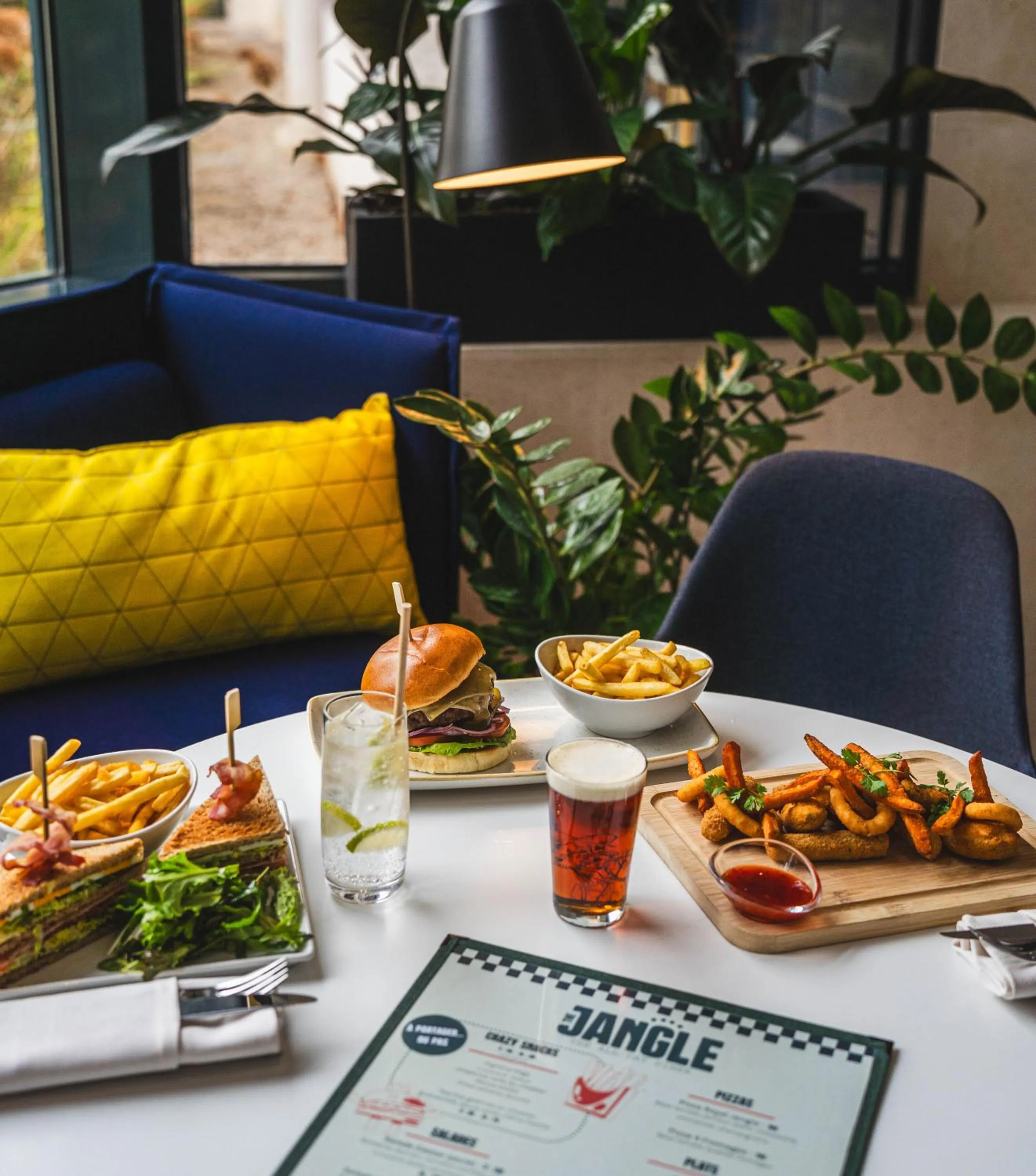 Restaurant/places to eat in The Jangle Hotel - Paris - Charles de Gaulle - Airport