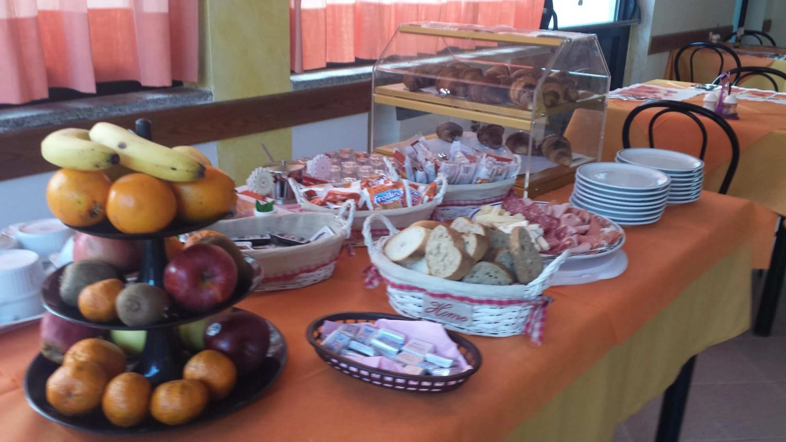 Buffet breakfast in Albergo Ristorante Lavedo