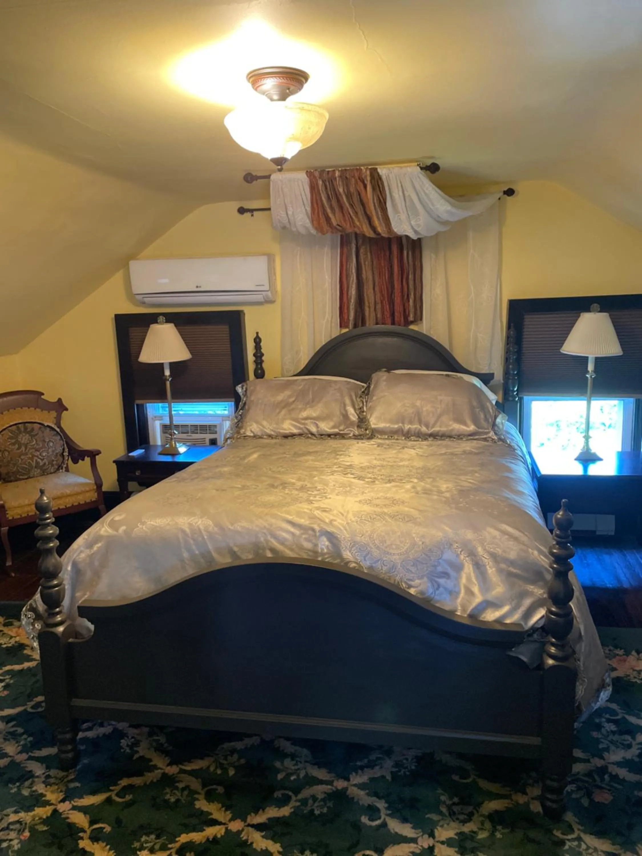 Bed in Hillcrest Bed and Breakfast