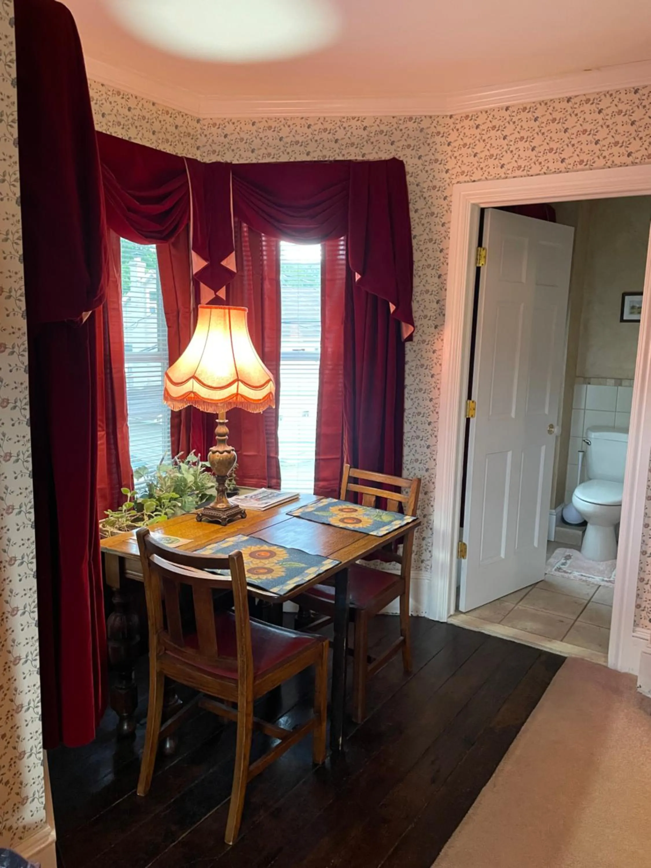 Hillcrest Bed and Breakfast