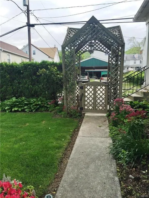 Facade/entrance in Hillcrest Bed and Breakfast