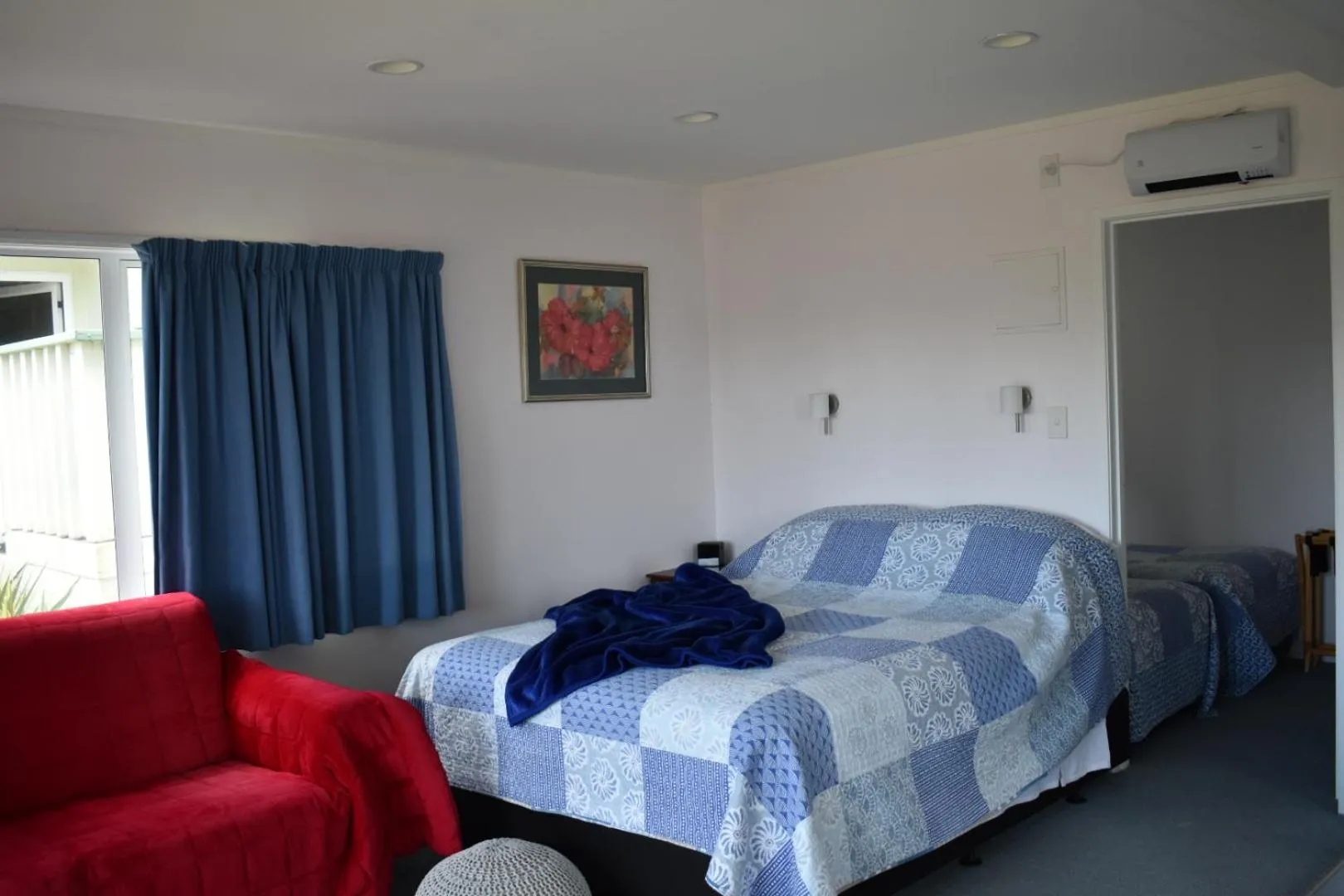 Bed in Hibiscus Bed & Breakfast