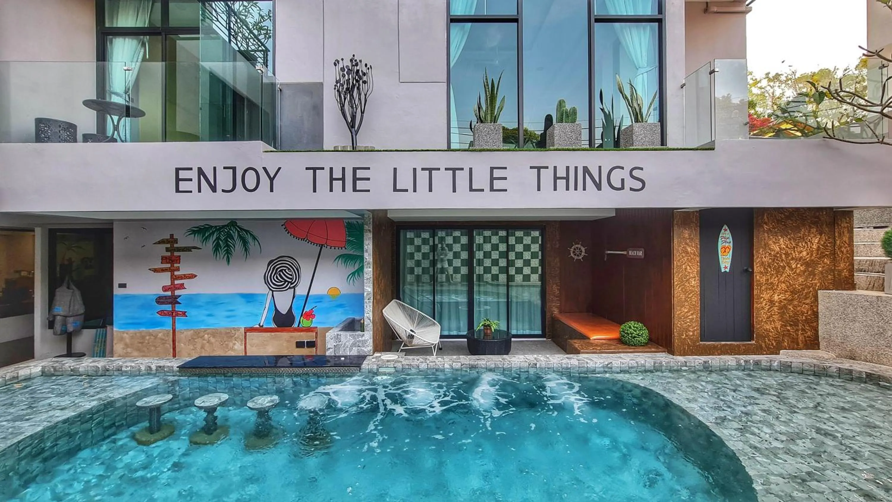 Facade/entrance in OneLoft Hotel