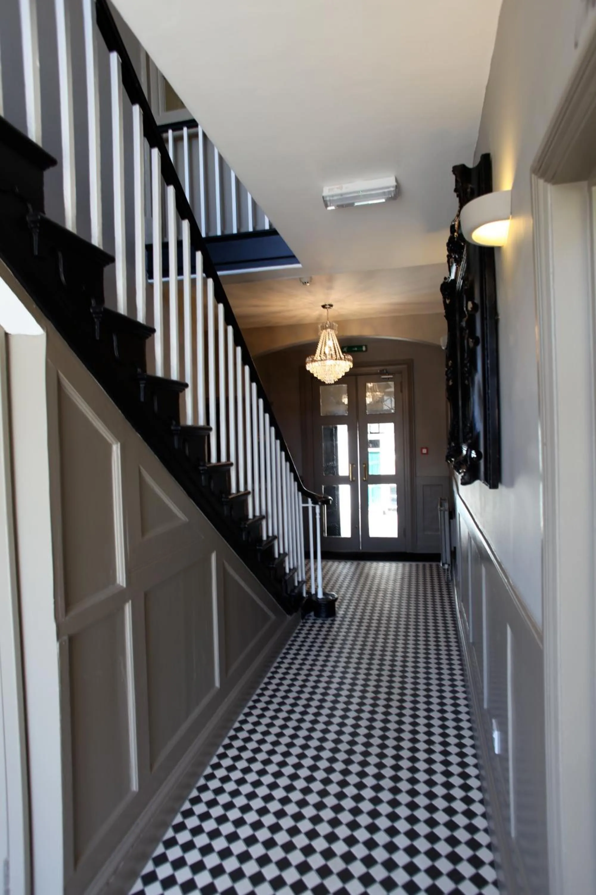 Decorative detail in Old Bull Inn