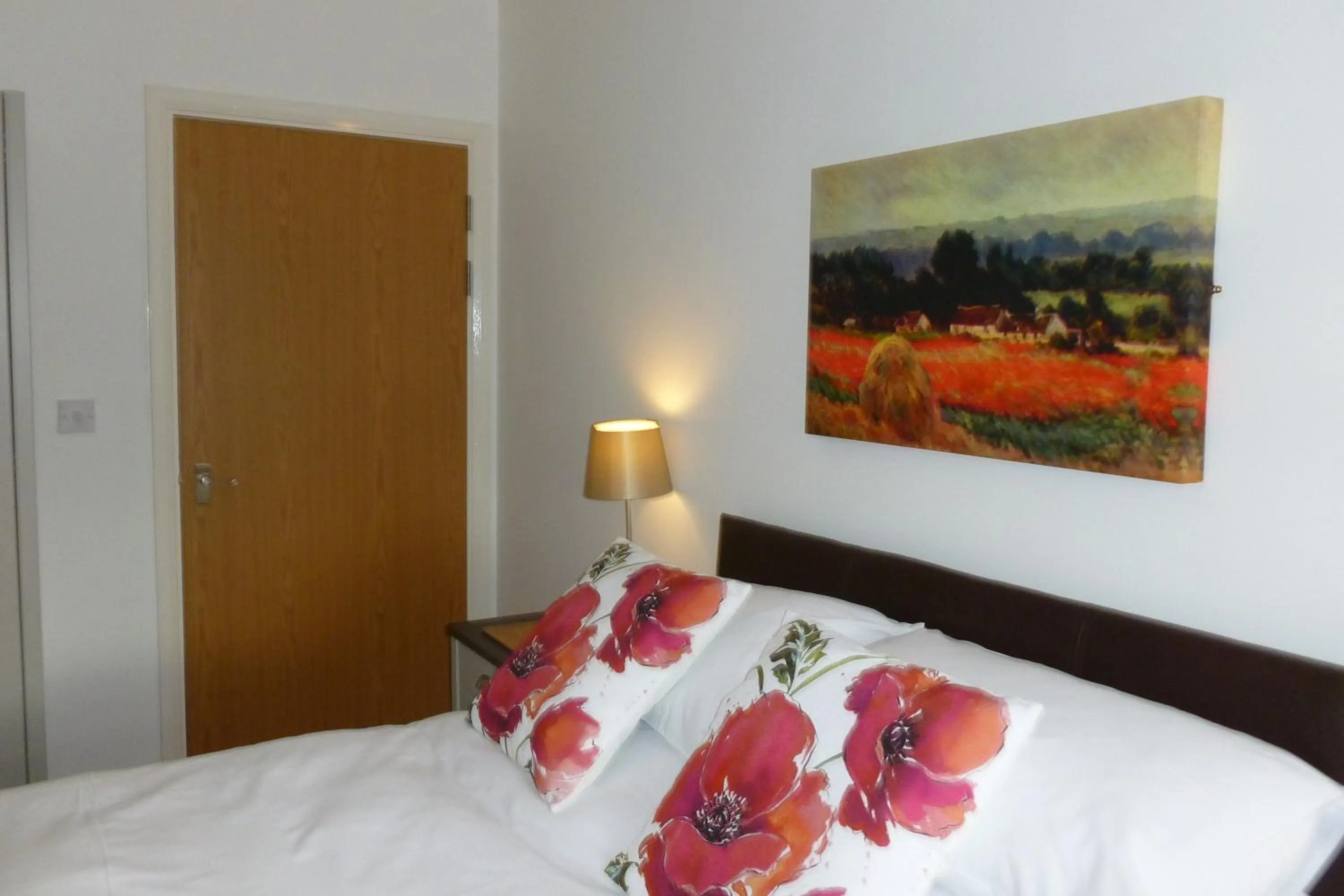 Bedroom, Bed in Old Bull Inn