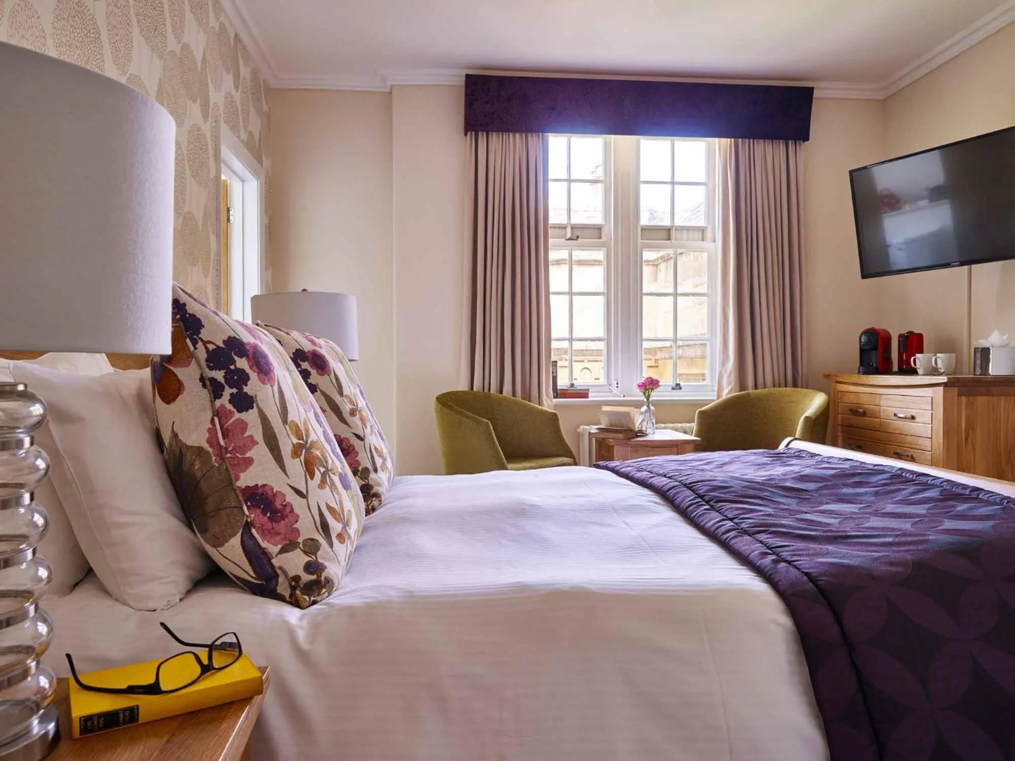 Bedroom, Bed in Dumbleton Hall Hotel