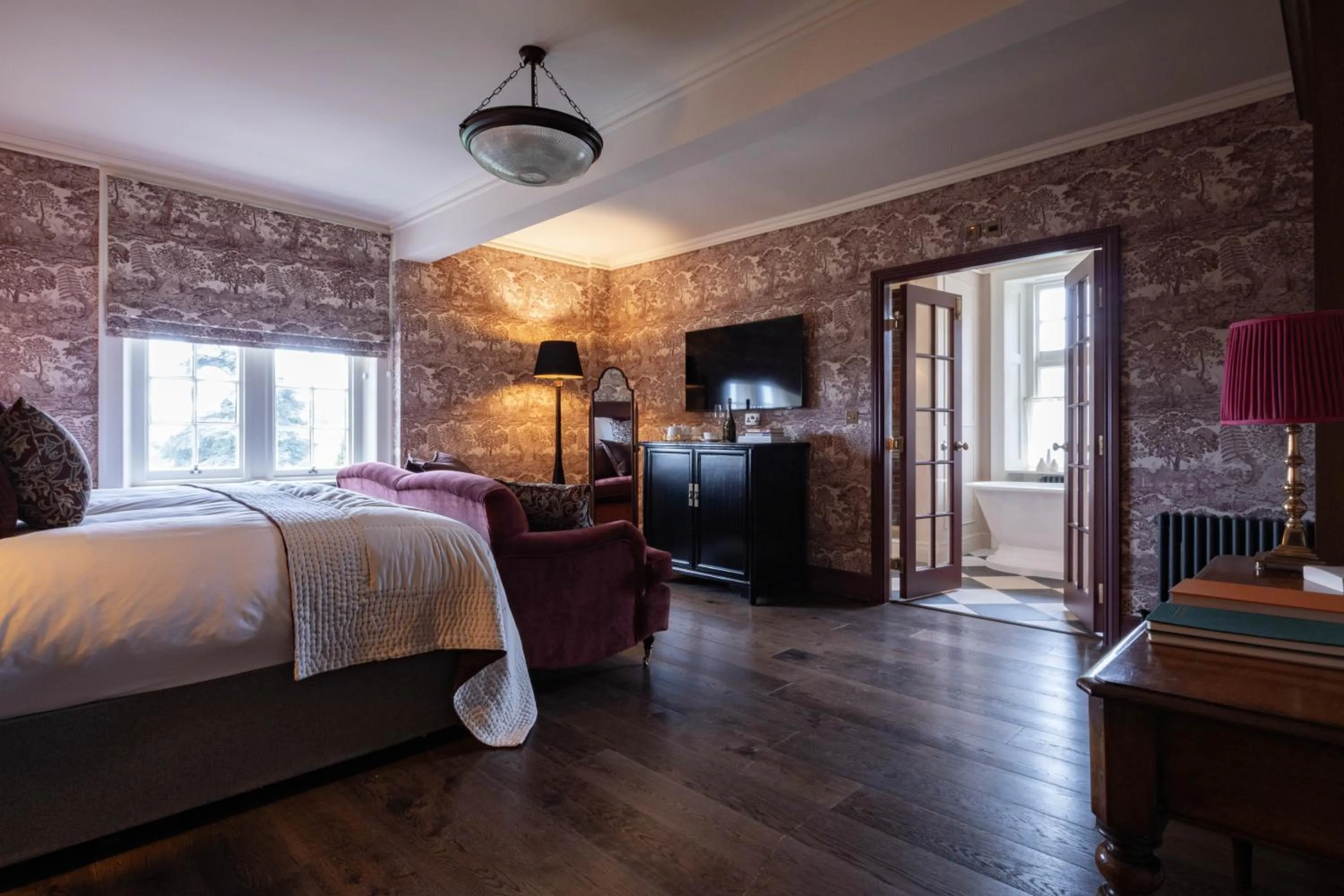 Bed in Dumbleton Hall Hotel