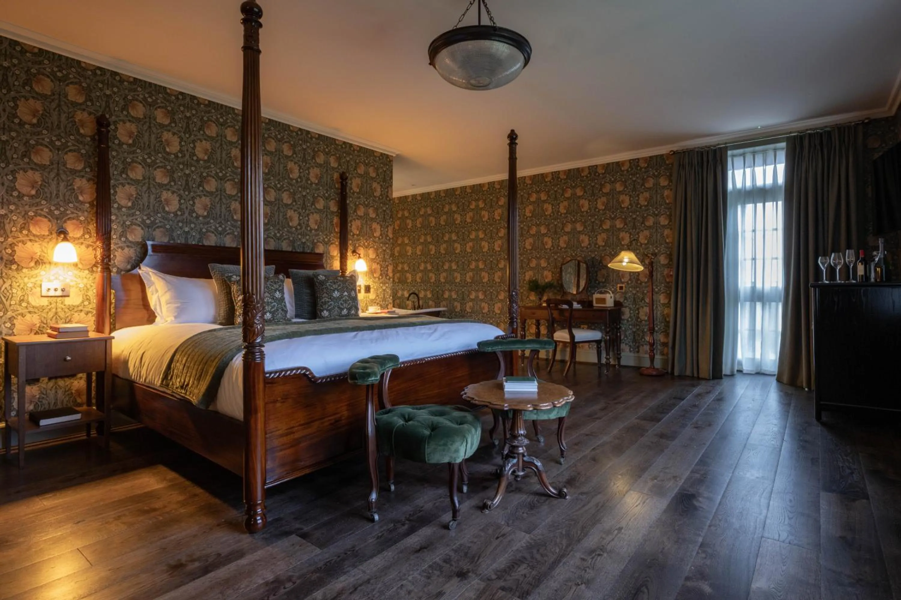 Bed in Dumbleton Hall Hotel