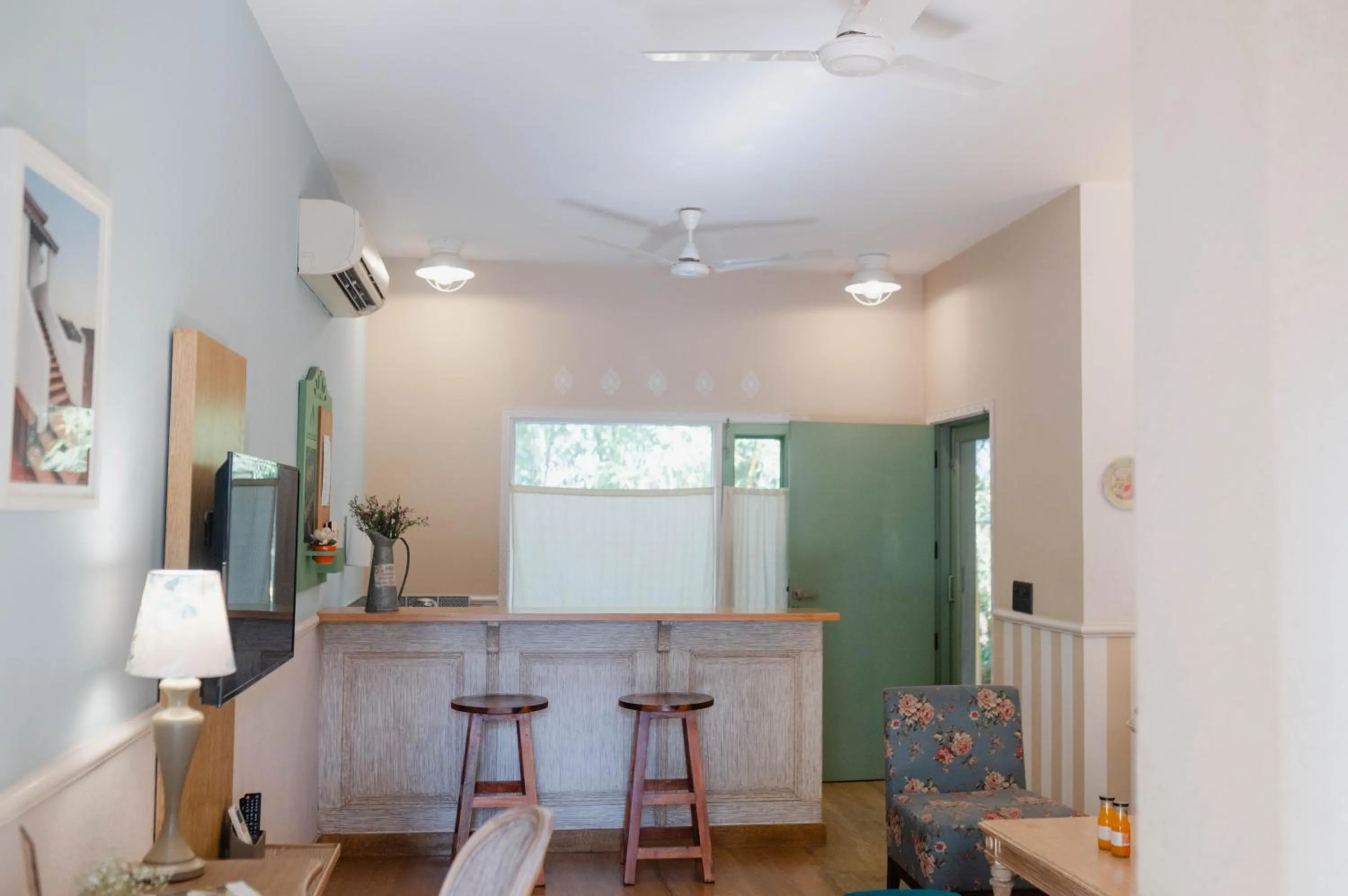 Kitchen or kitchenette in Karma Chalets