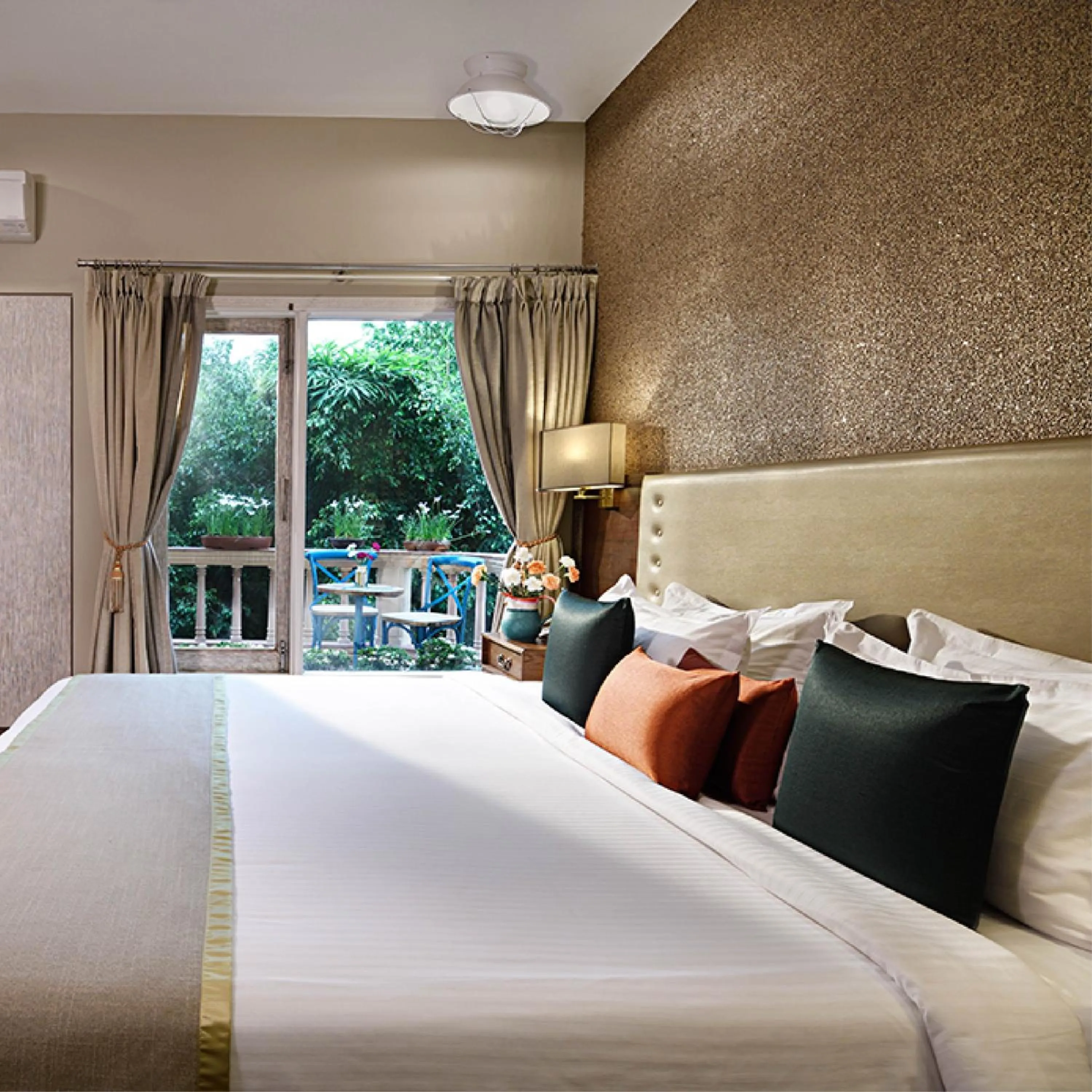 Bed in Karma Chalets