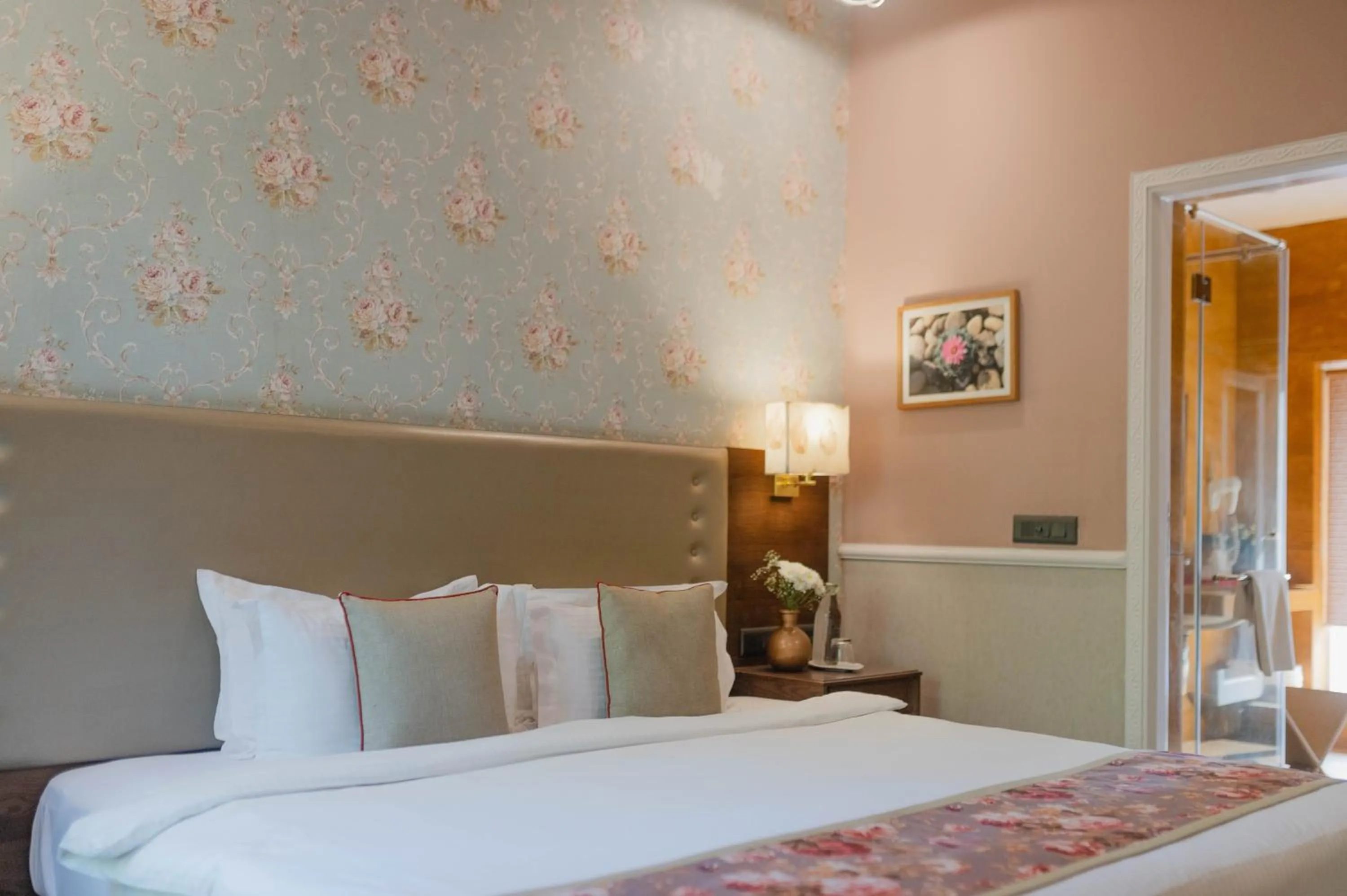 Bedroom, Bed in Karma Chalets