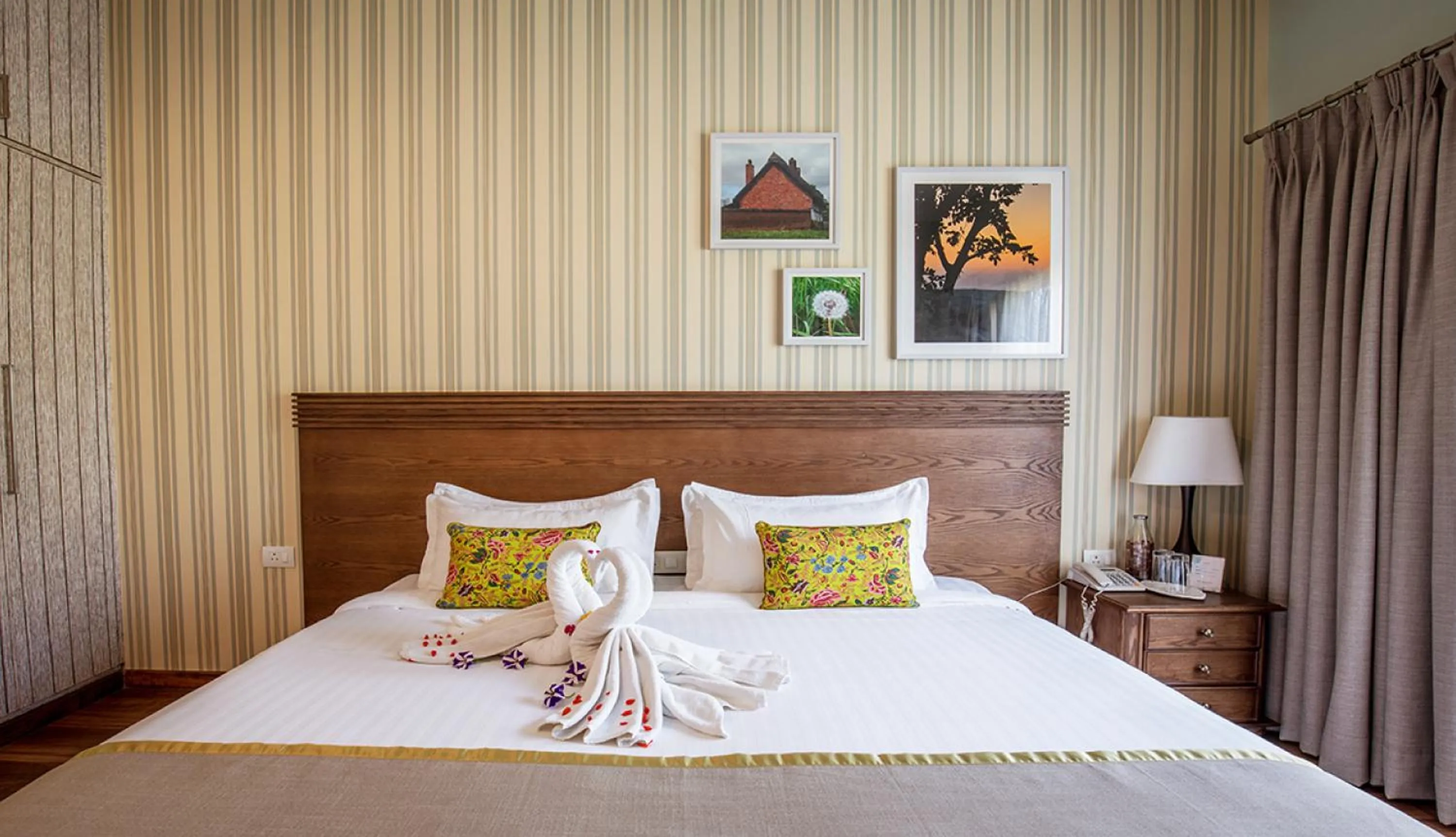 Bedroom, Bed in Karma Chalets