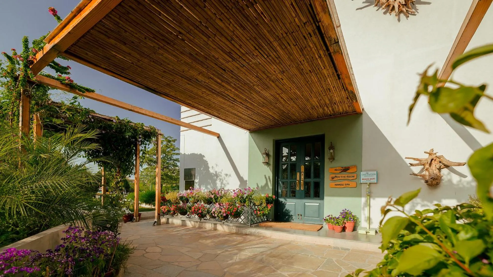 Restaurant/places to eat in Karma Chalets