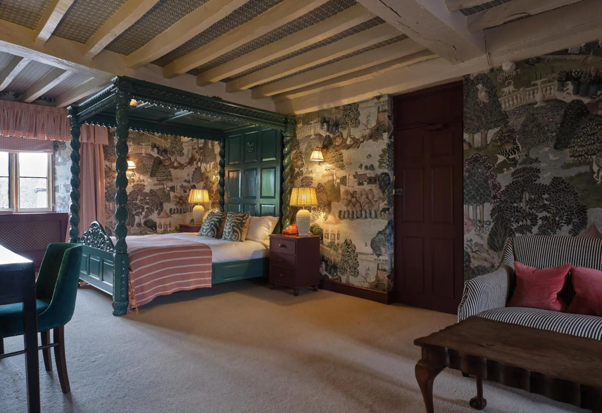 Bedroom, Bed in Old Bell Hotel