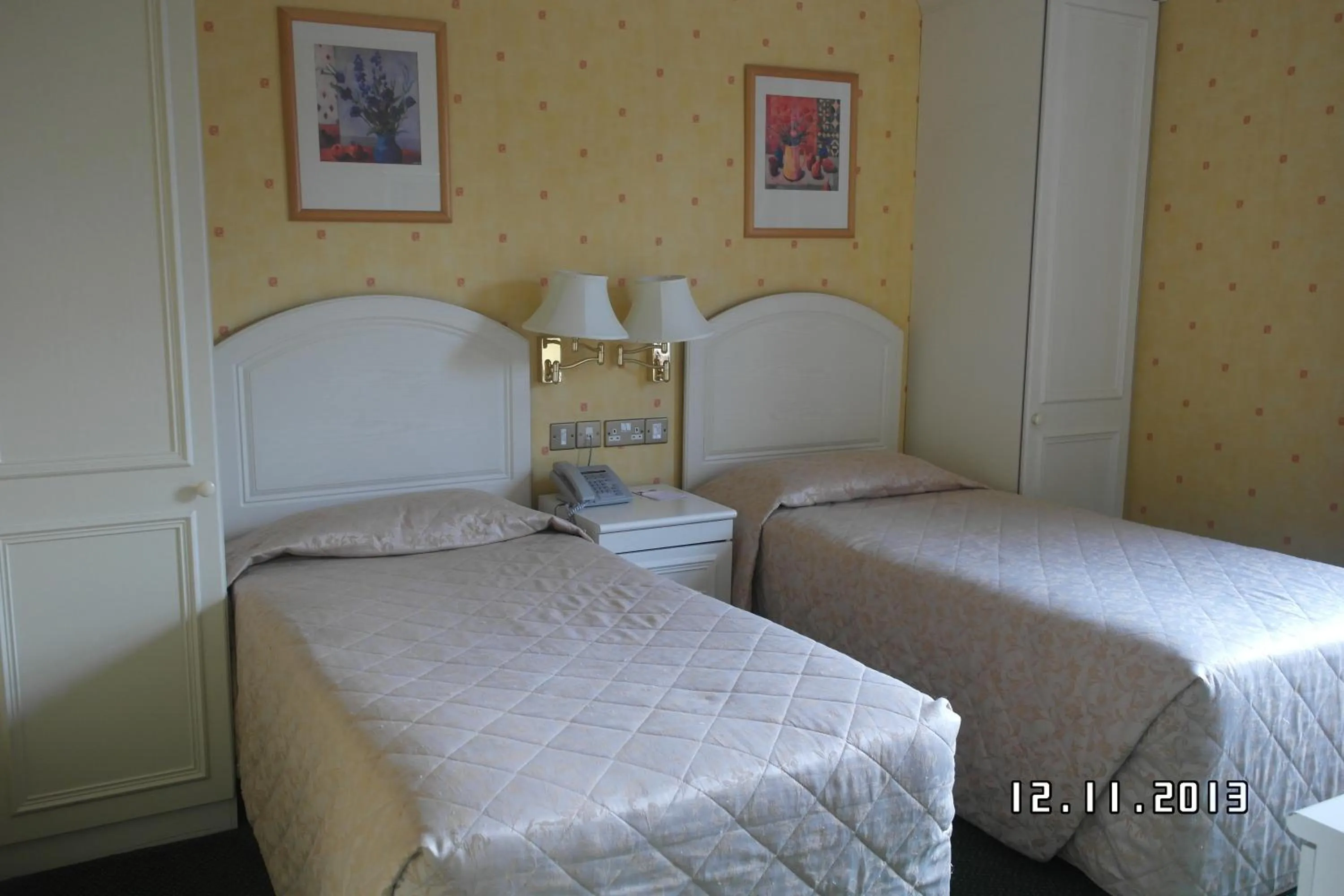 Bed in Elstead Hotel