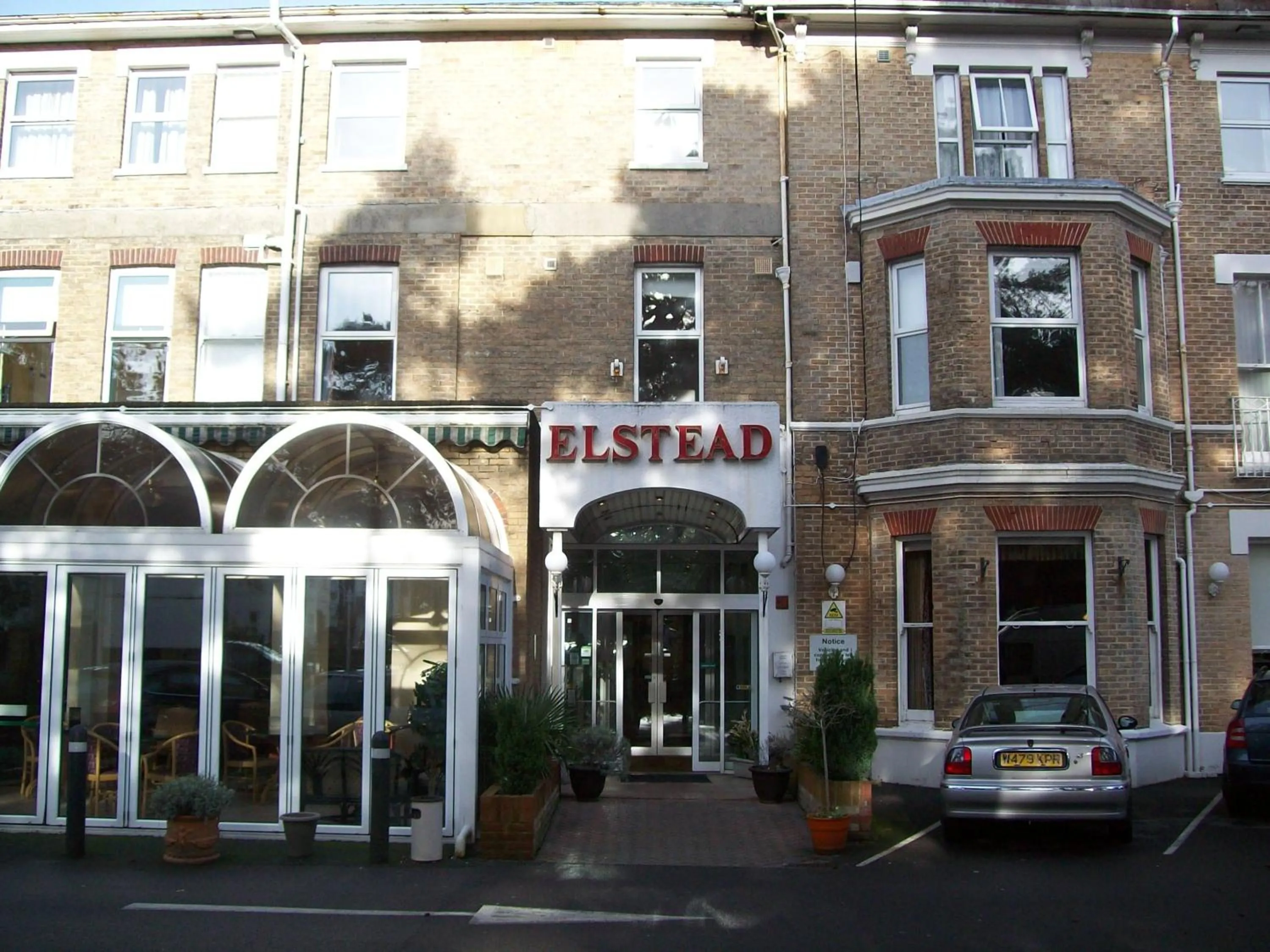 Facade/entrance in Elstead Hotel