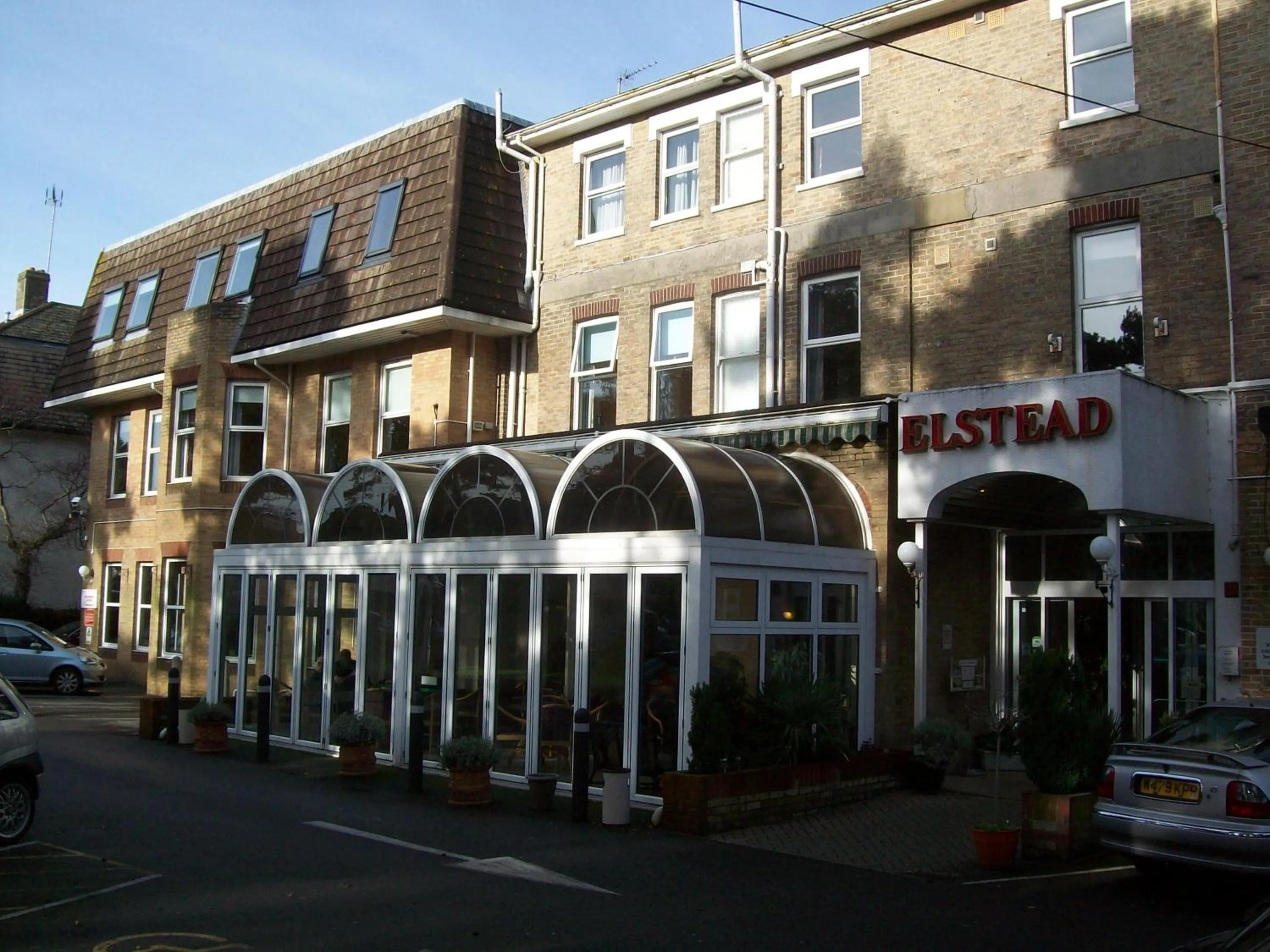 Facade/entrance in Elstead Hotel