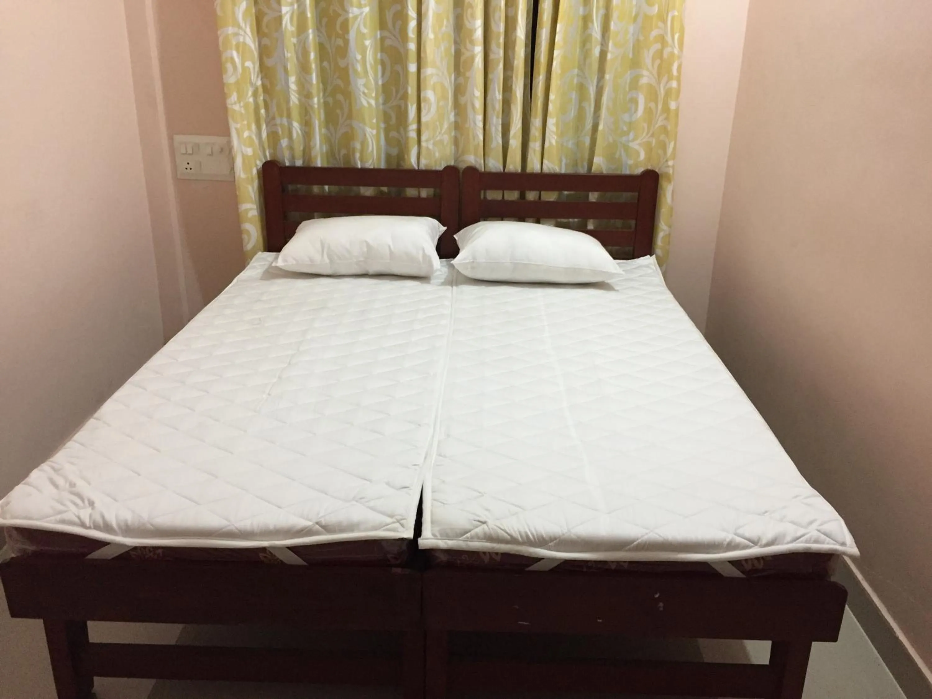 Budget Double or Twin Room in Mega Tourist Home