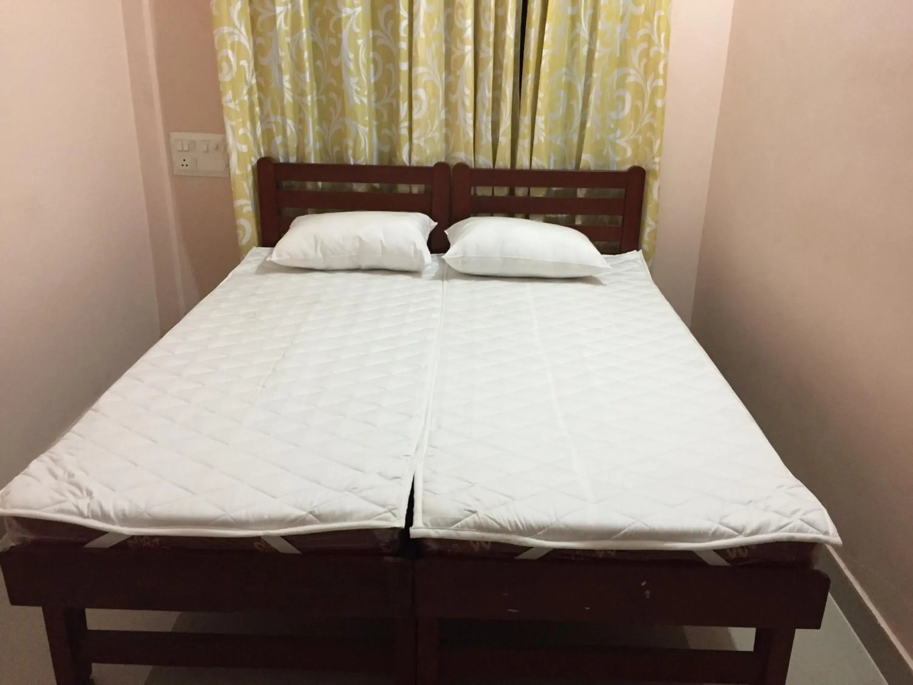 Budget Double or Twin Room in Mega Tourist Home Budget Double or Twin Room in Mega Tourist Home
