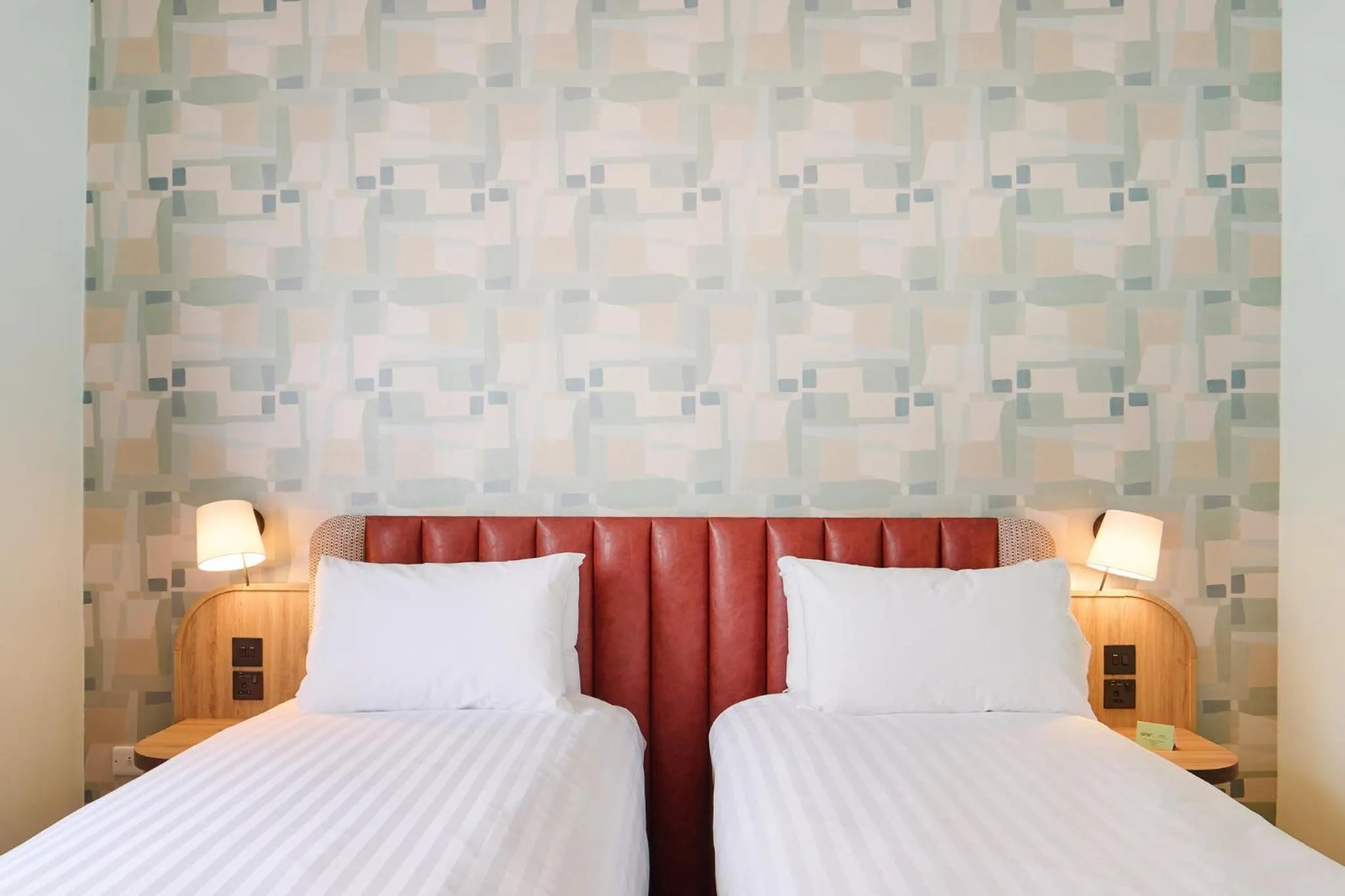 Photo of the whole room, Bed in Garner Hotel Birmingham South East by IHG