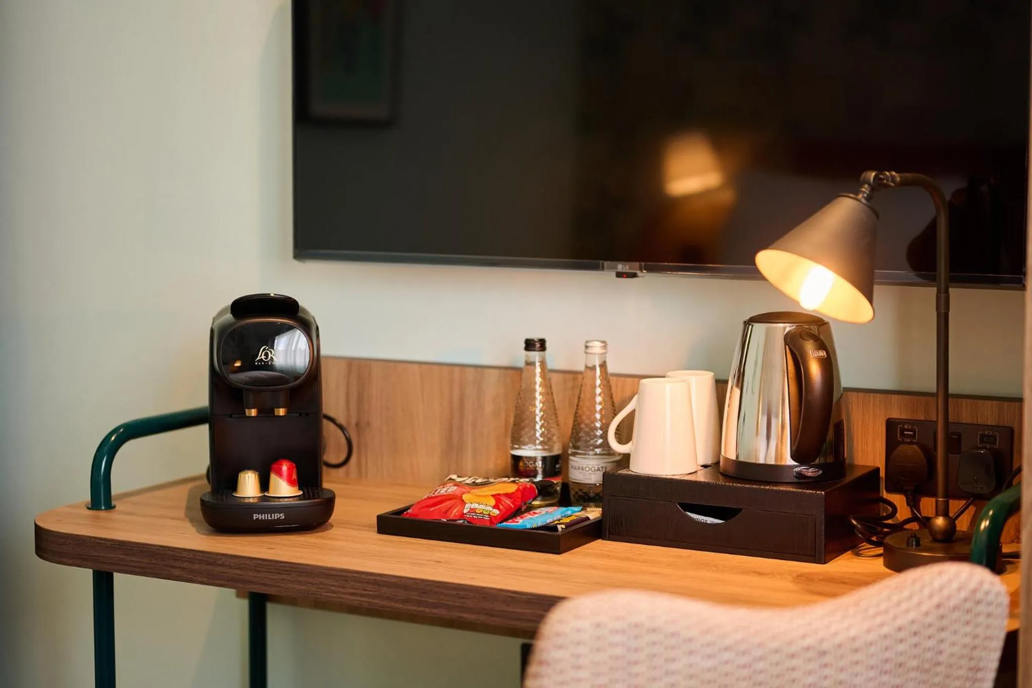 Photo of the whole room in Garner Hotel Birmingham South East by IHG