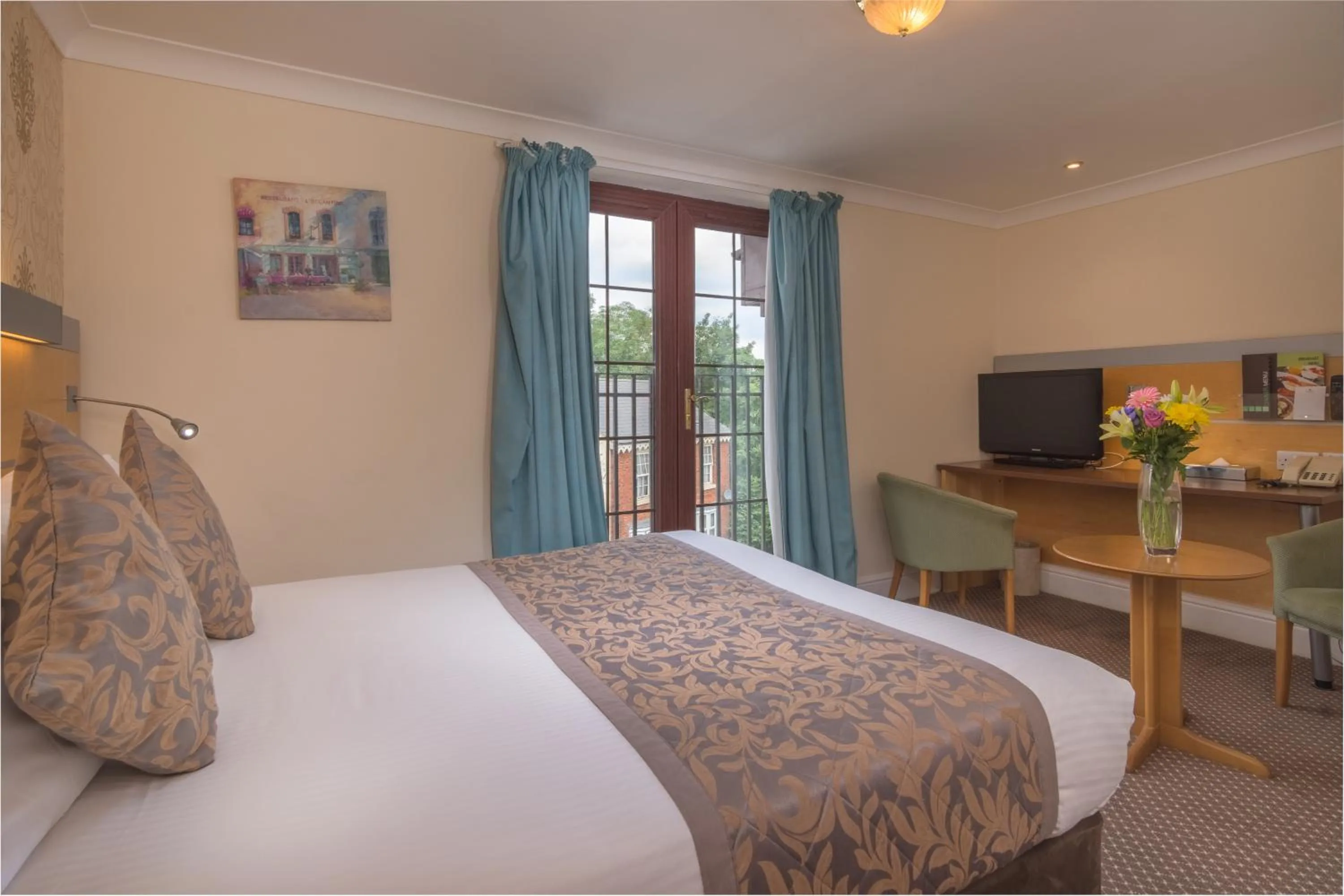 Communal lounge/ TV room, Bed in Sure Hotel by Best Western Birmingham South