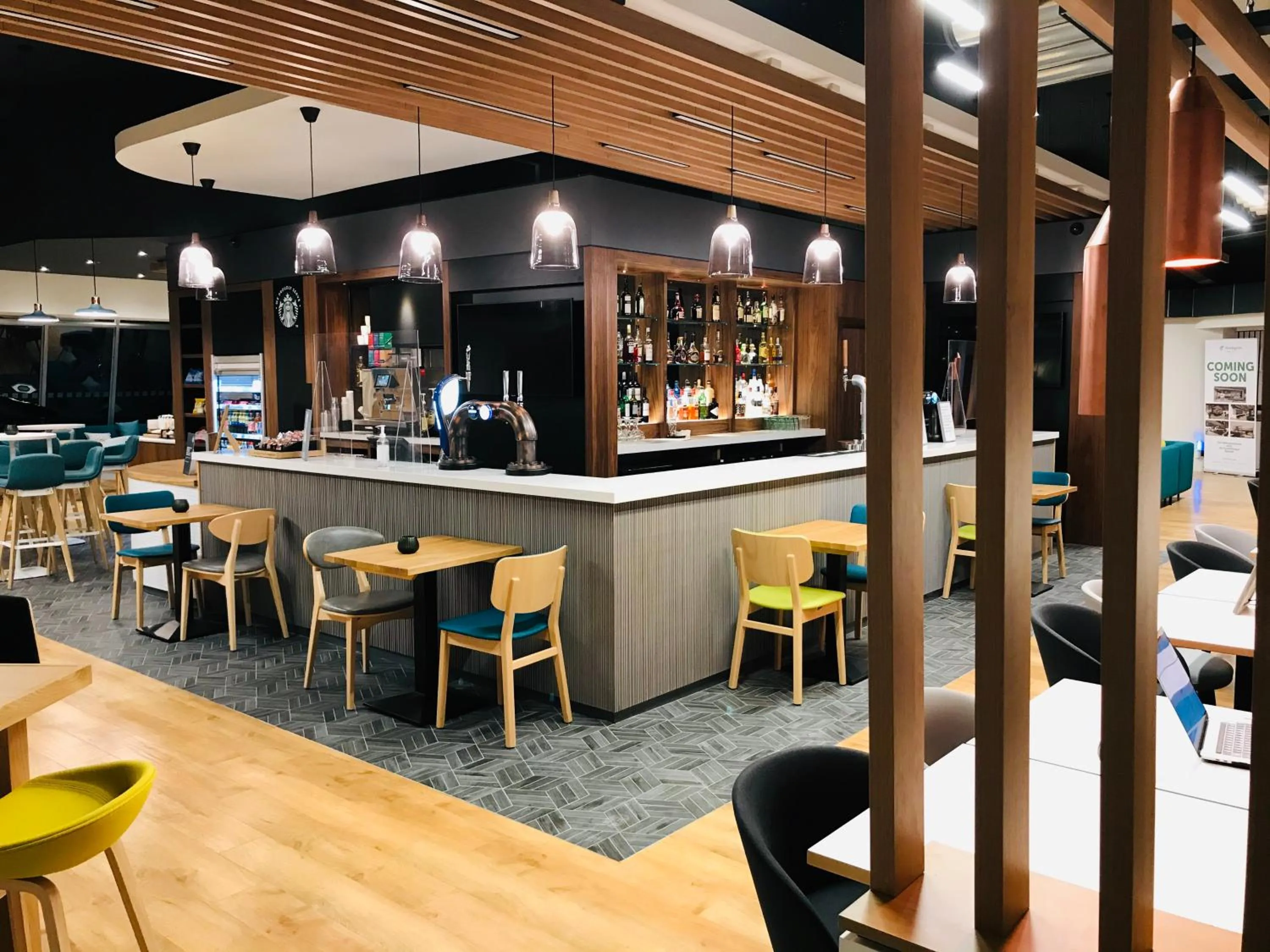 Lounge or bar in Holiday Inn Dover by IHG