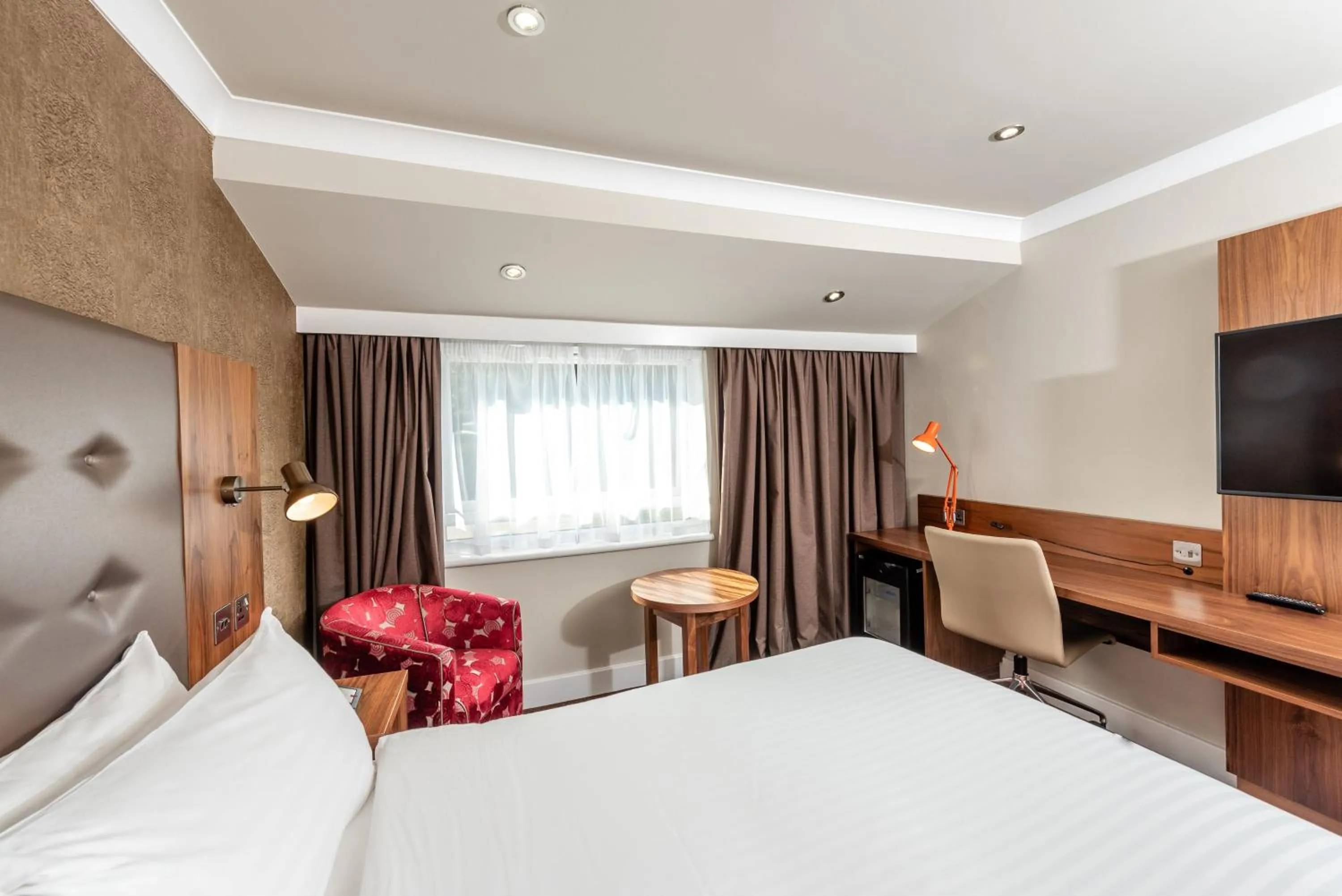 Photo of the whole room, Bed in Holiday Inn Dover by IHG