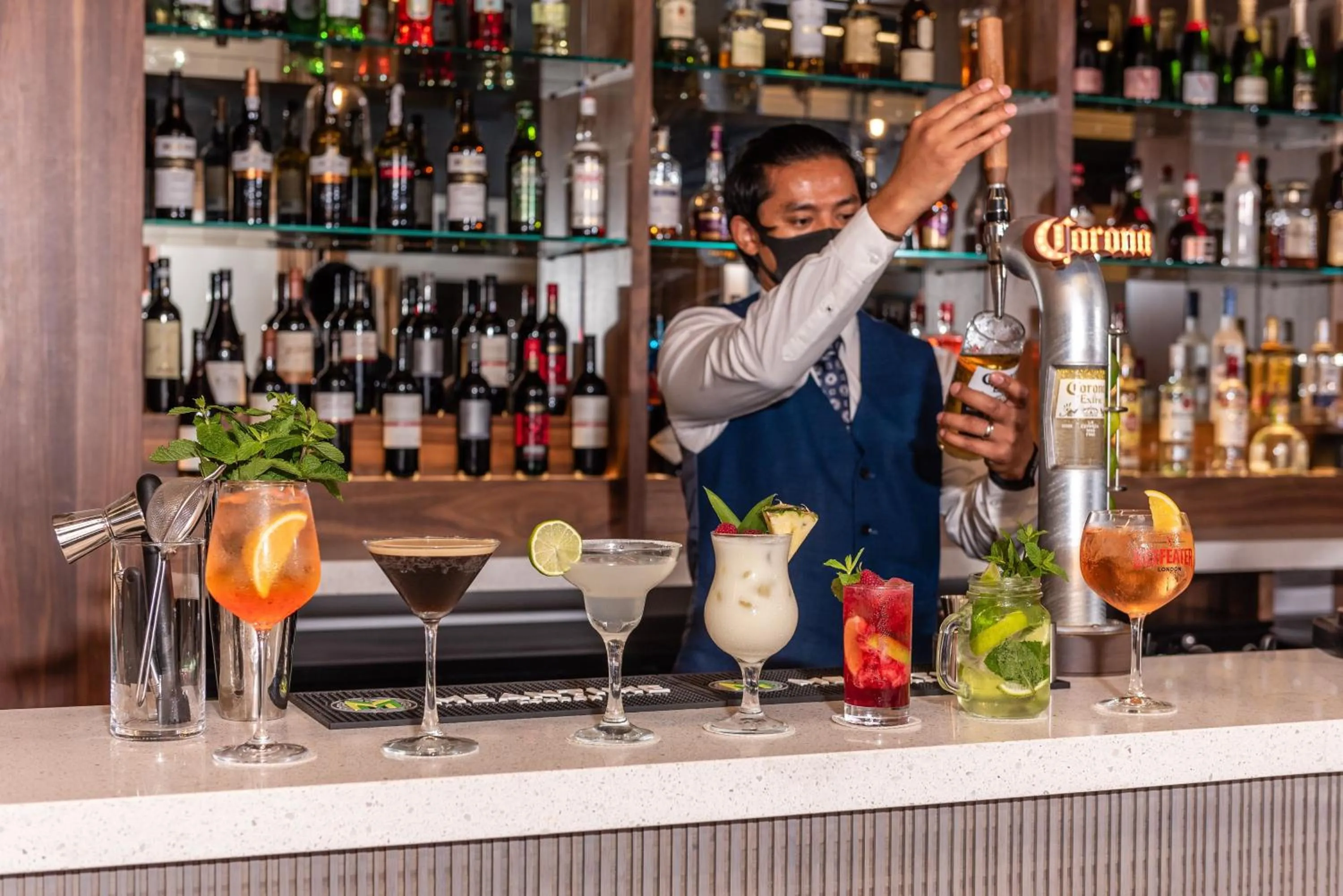 Lounge or bar in Holiday Inn Dover by IHG