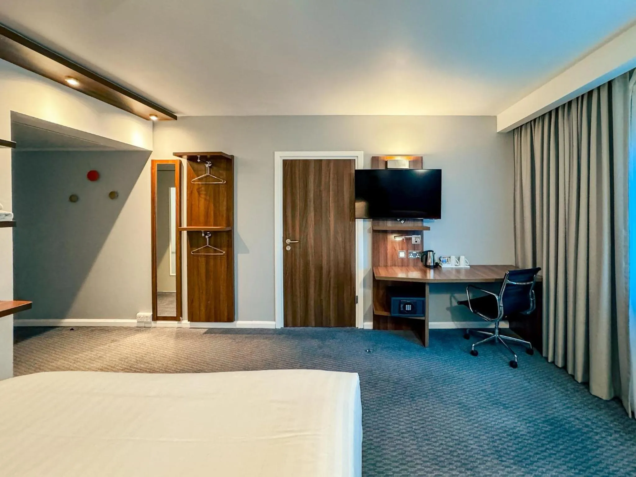 Photo of the whole room, Bed in Holiday Inn Express London Stratford by IHG