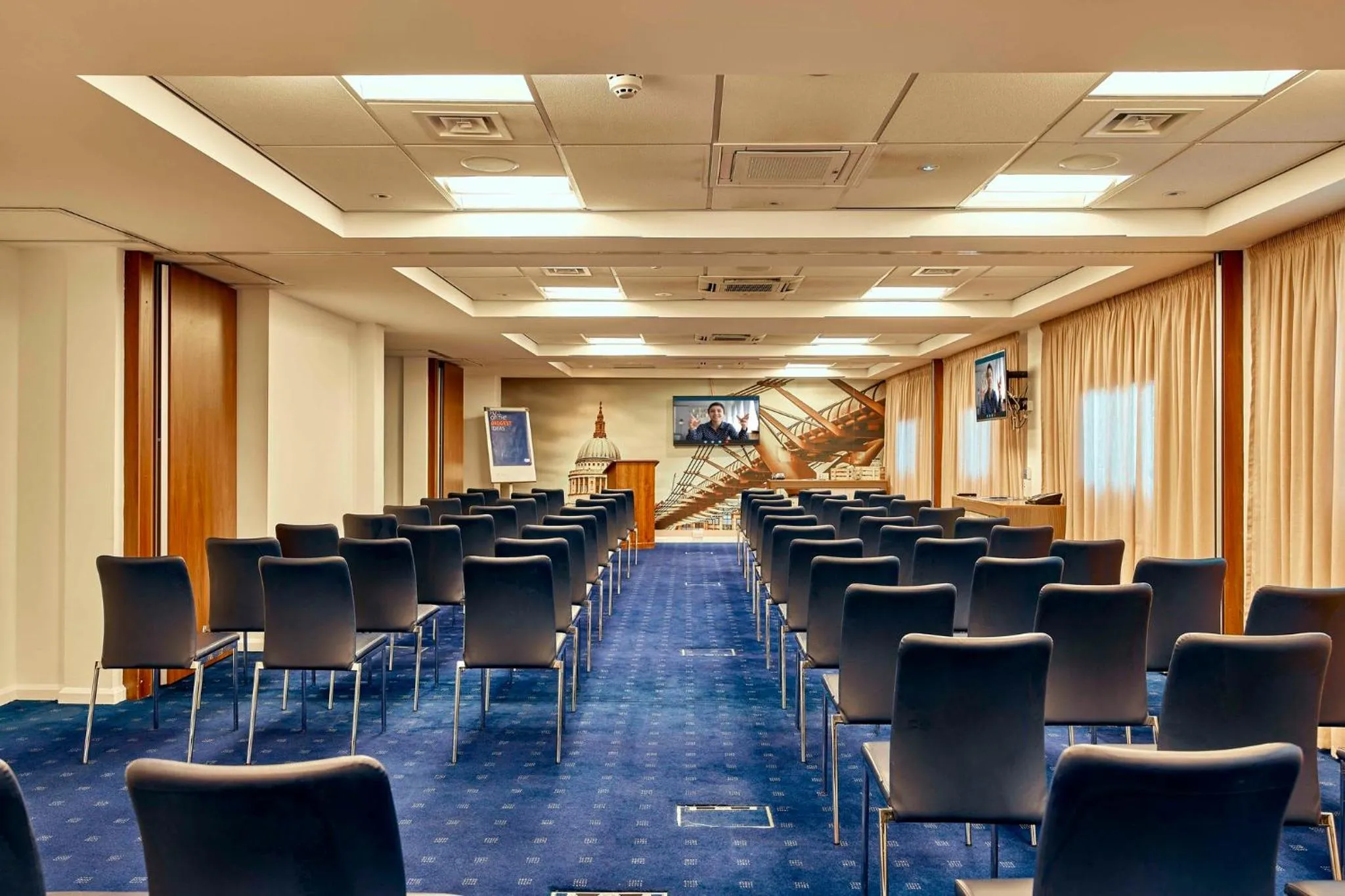 Meeting/conference room in Holiday Inn Express London Stratford by IHG