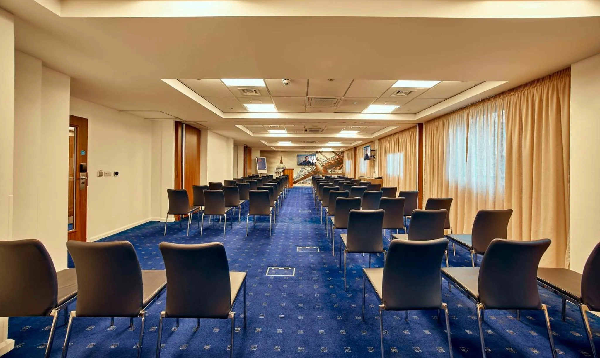 Meeting/conference room in Holiday Inn Express London Stratford by IHG