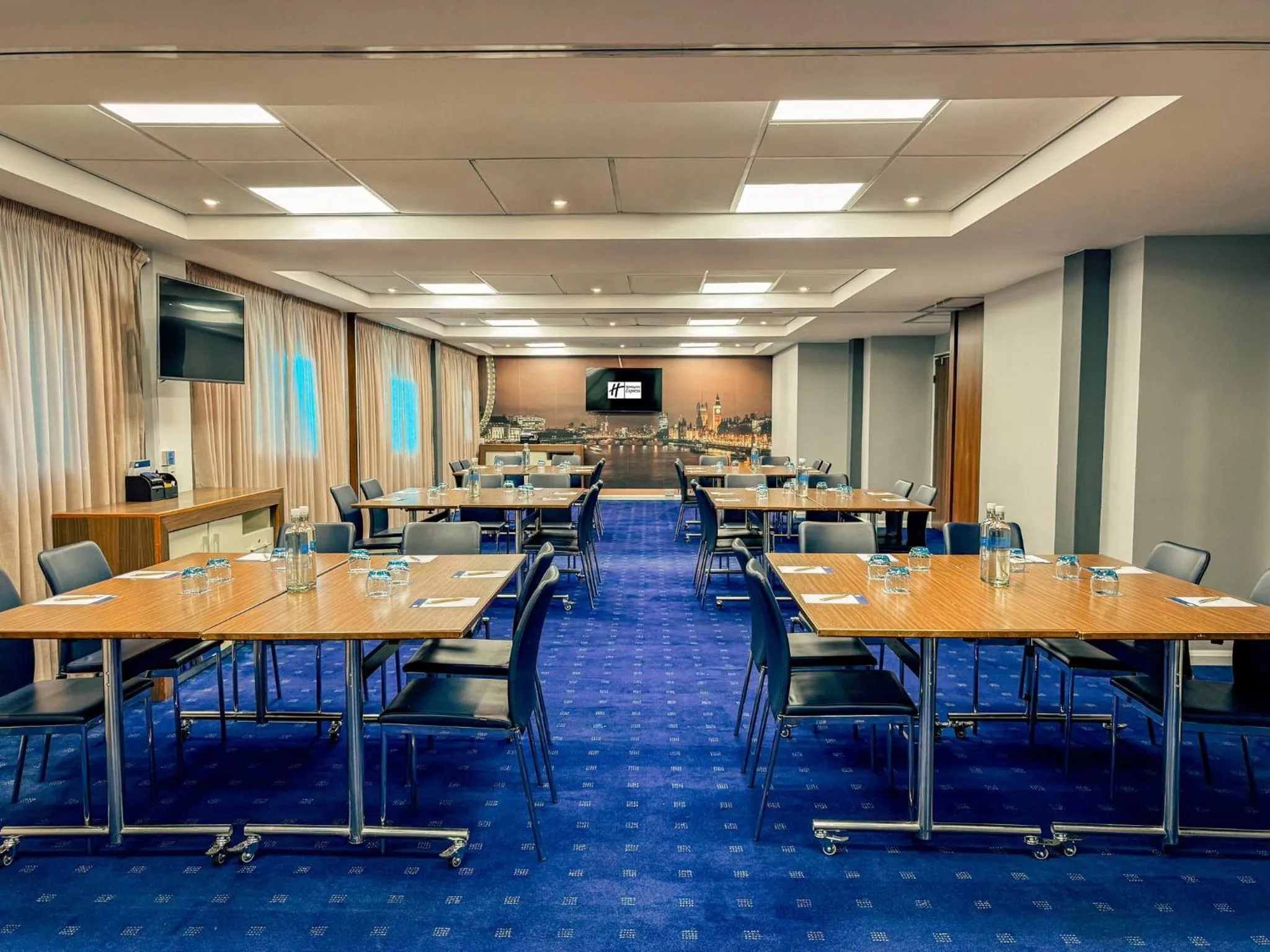 Meeting/conference room in Holiday Inn Express London Stratford by IHG