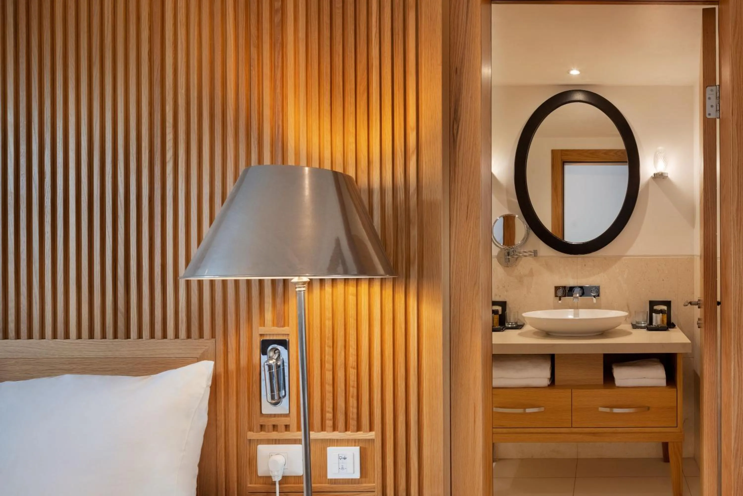 Bed in The Setai Sea Of Galilee