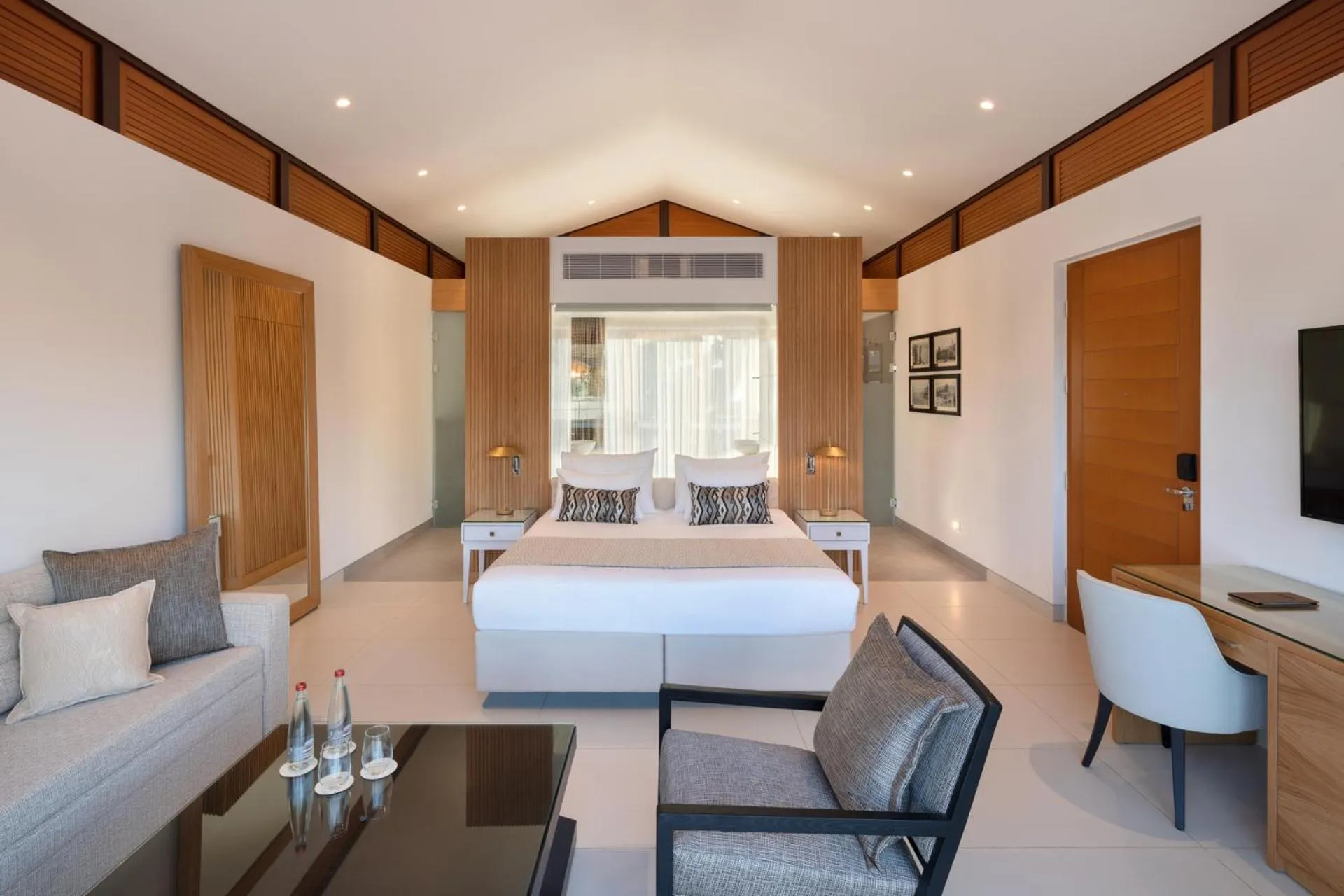 Seating area, Bed in The Setai Sea Of Galilee