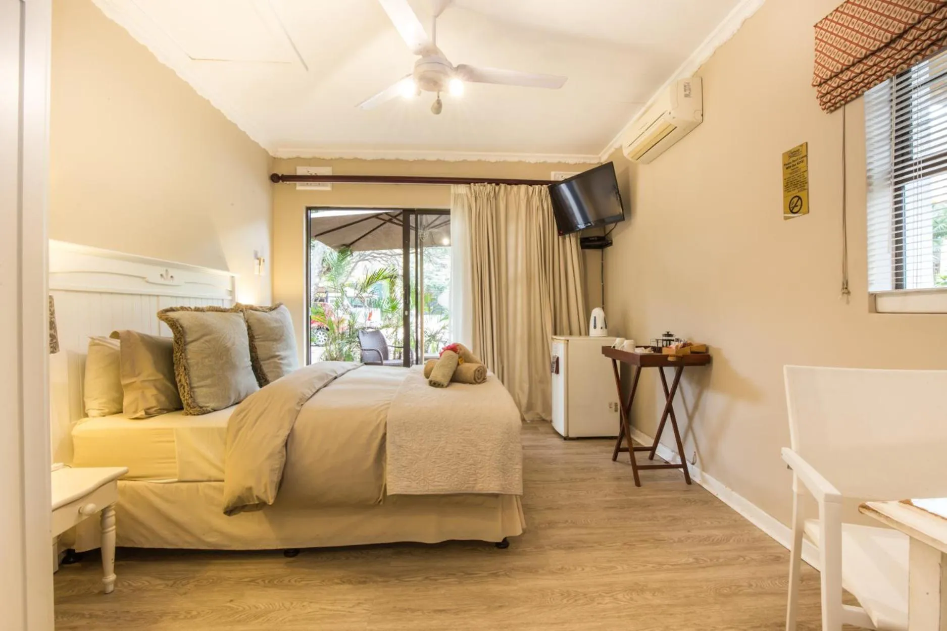 Bedroom, Bed in Fairway Guest House