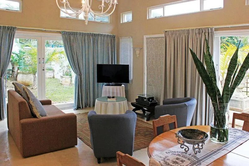 Living room in Fairway Guest House