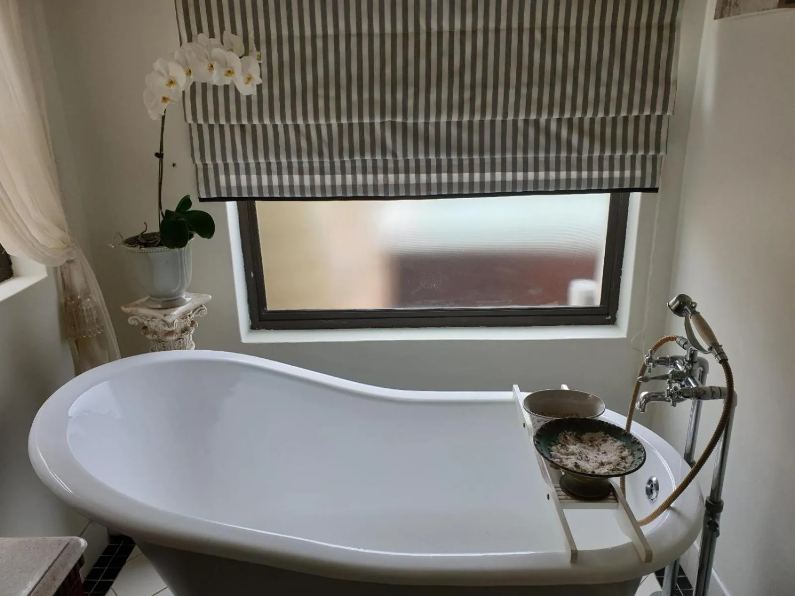 Bath in Fairway Guest House